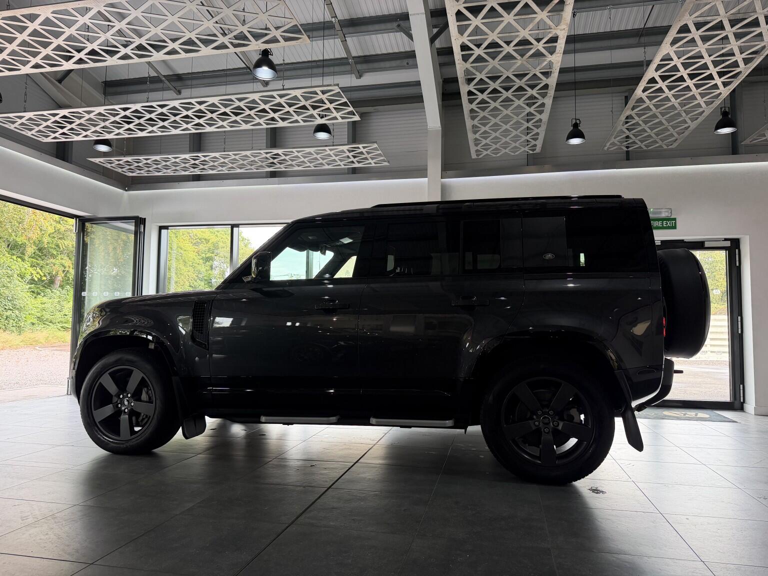 Land Rover Defender 110 view 70