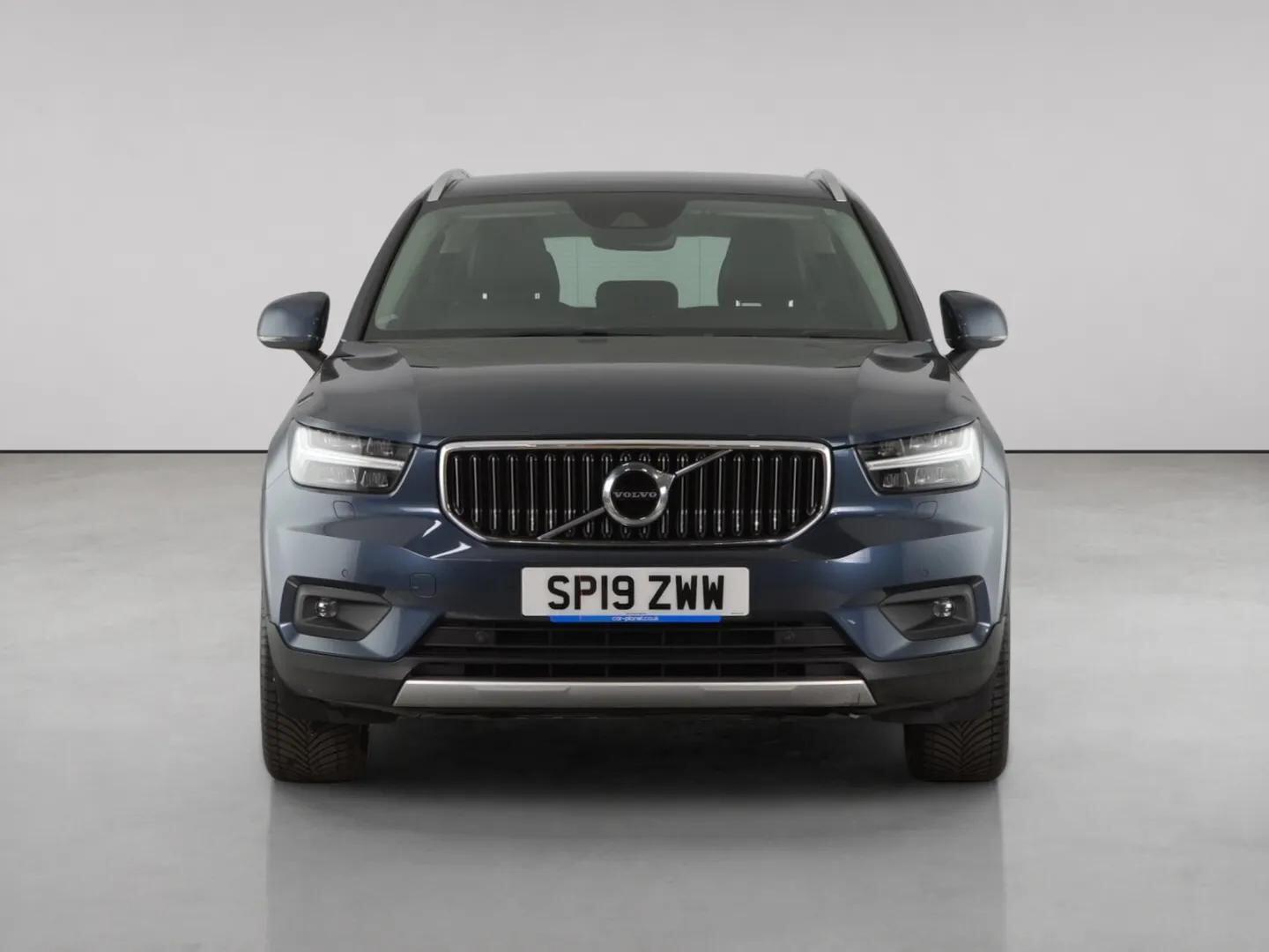 Volvo XC40 view 5