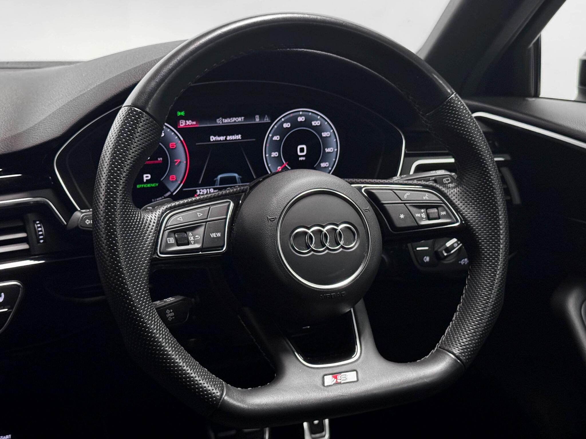 Audi A4 view 16