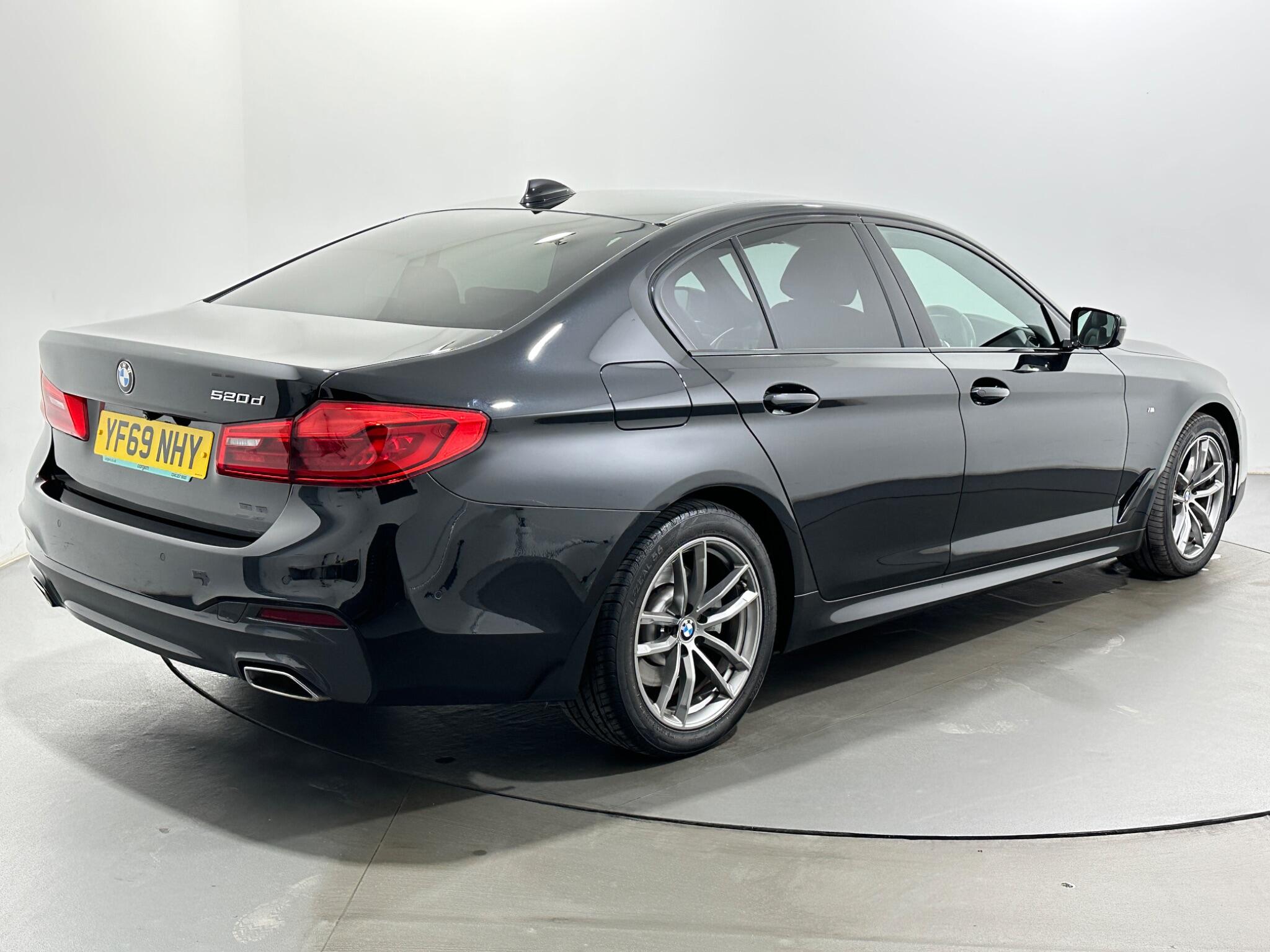 BMW 5 Series view 8