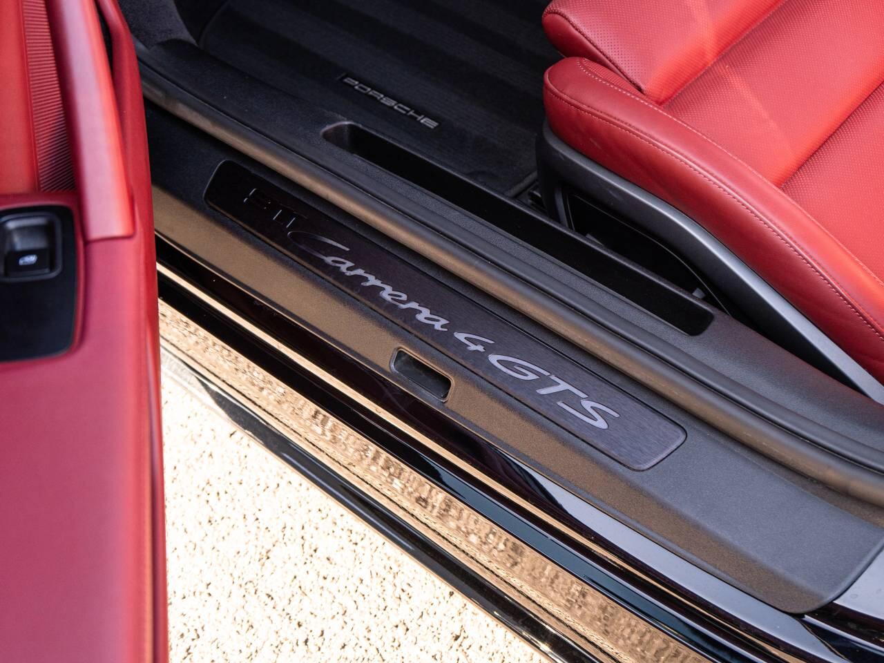 Porsche 911 view 41