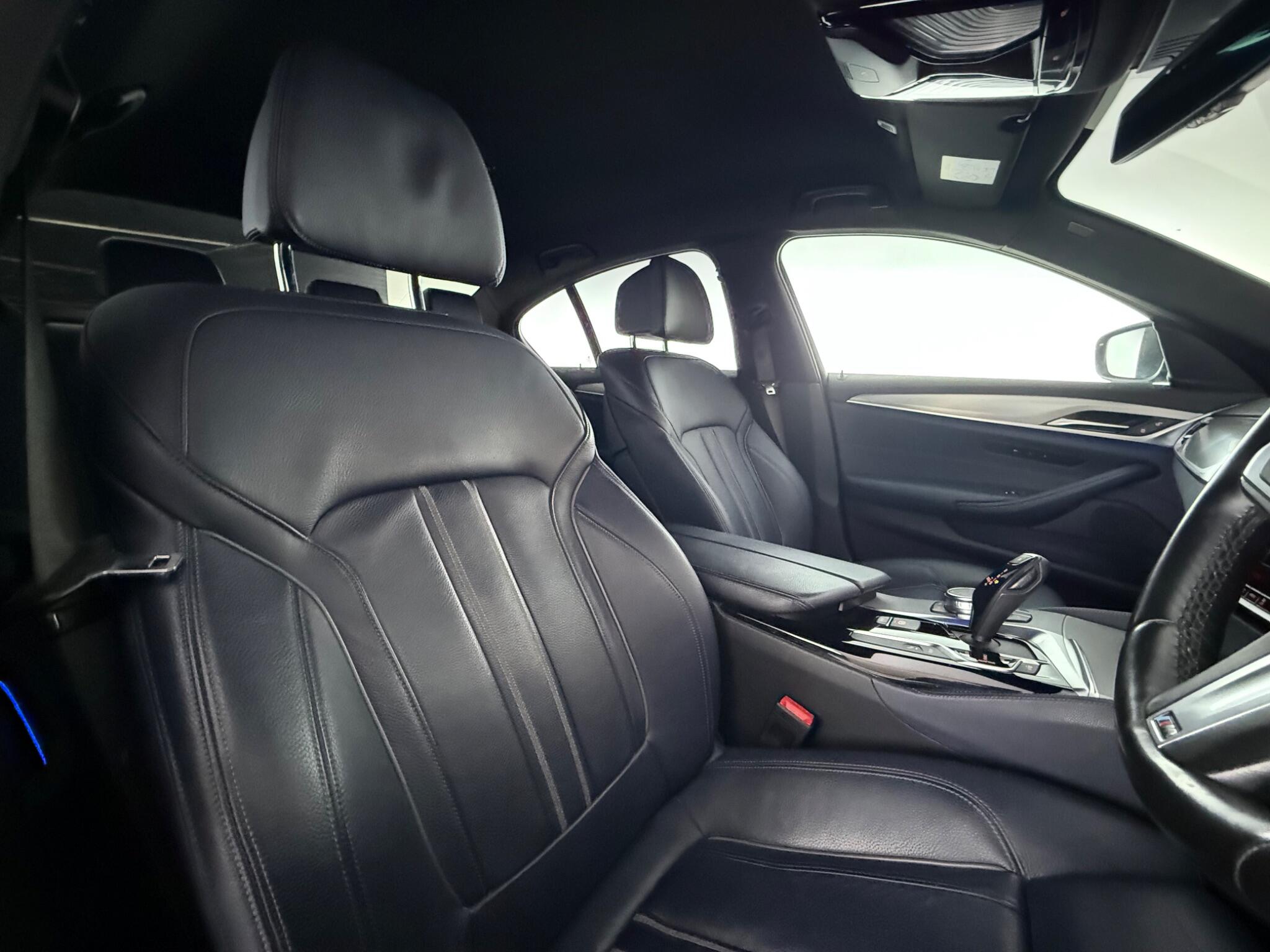 BMW 5 Series view 31