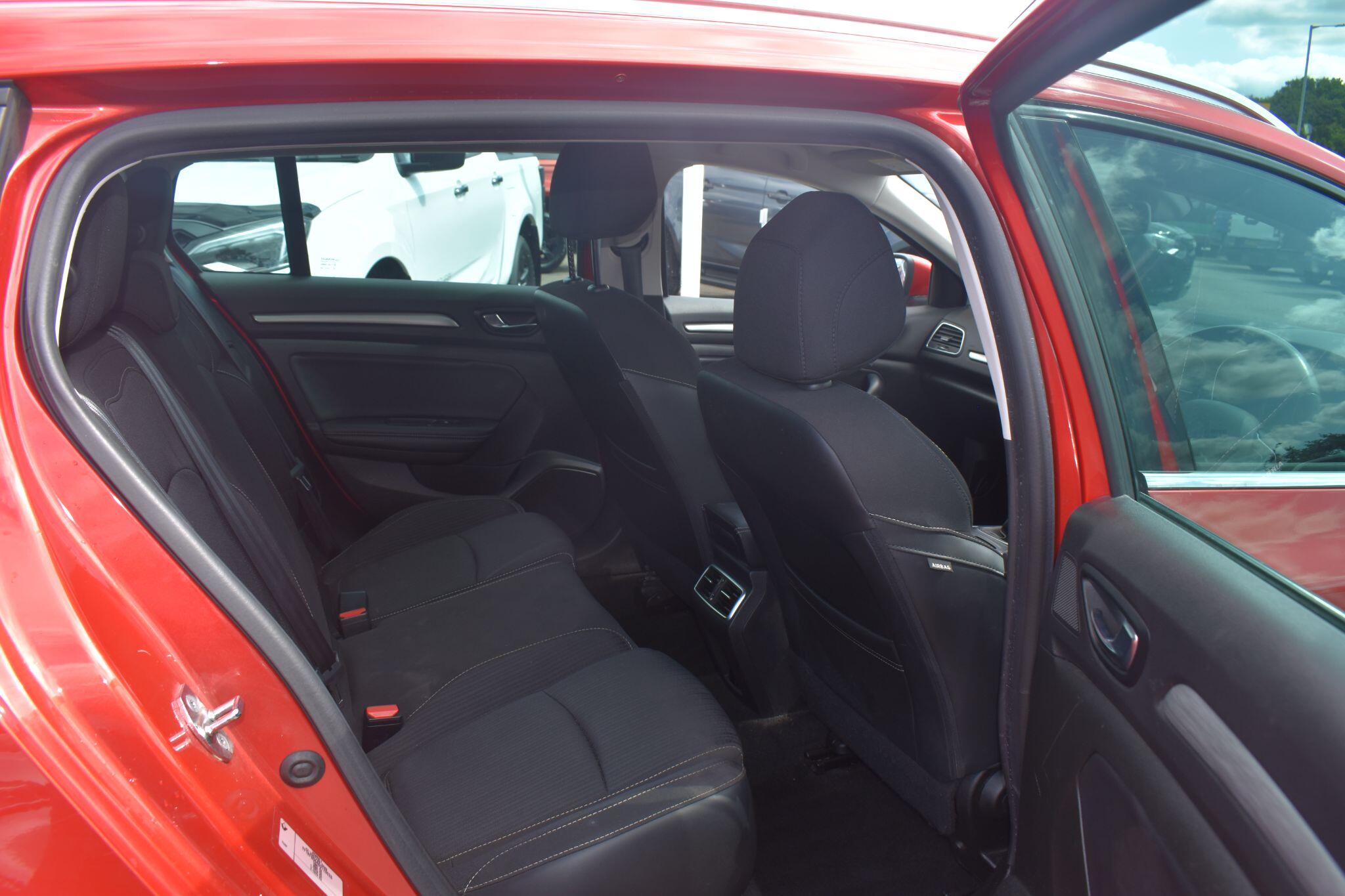Megane - 1.3 TCe Iconic Sport Tourer Euro 6 (s/s) 5dr - Image 15