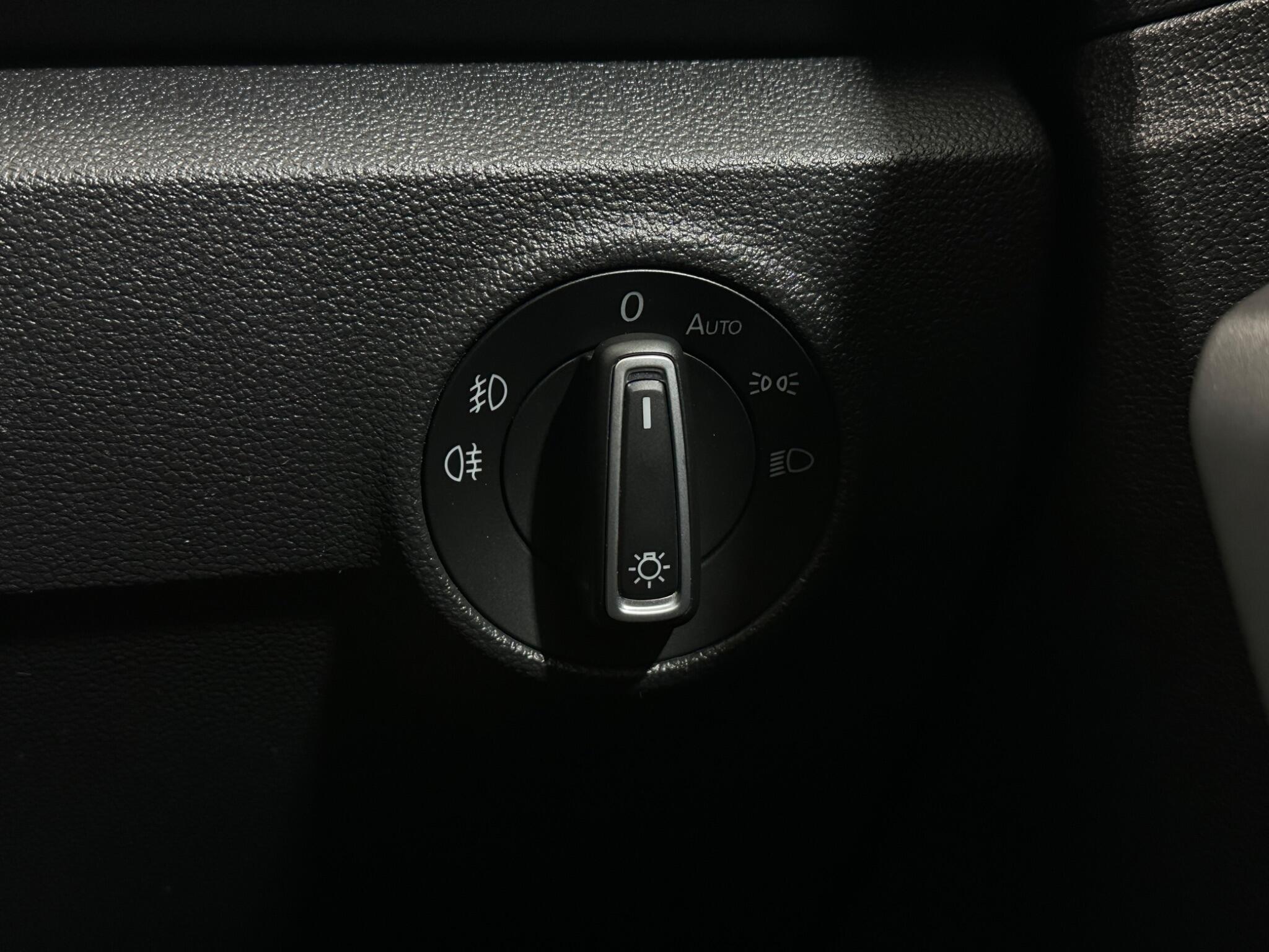 Volkswagen T-Roc view 18
