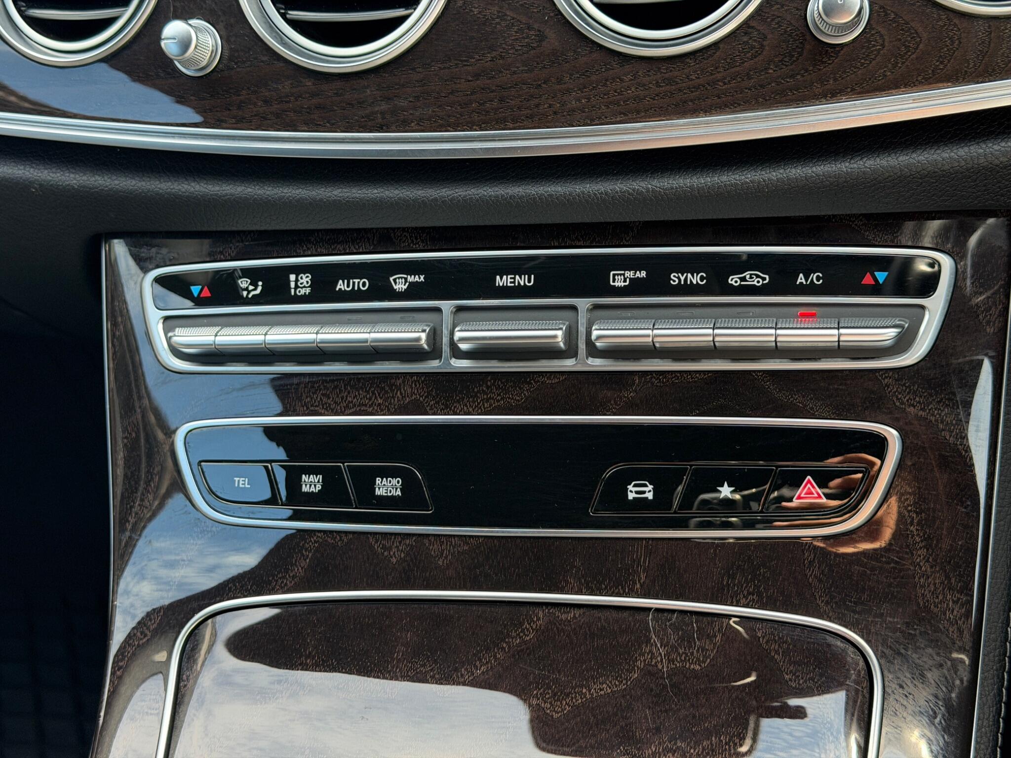 Mercedes-Benz E-Class view 29
