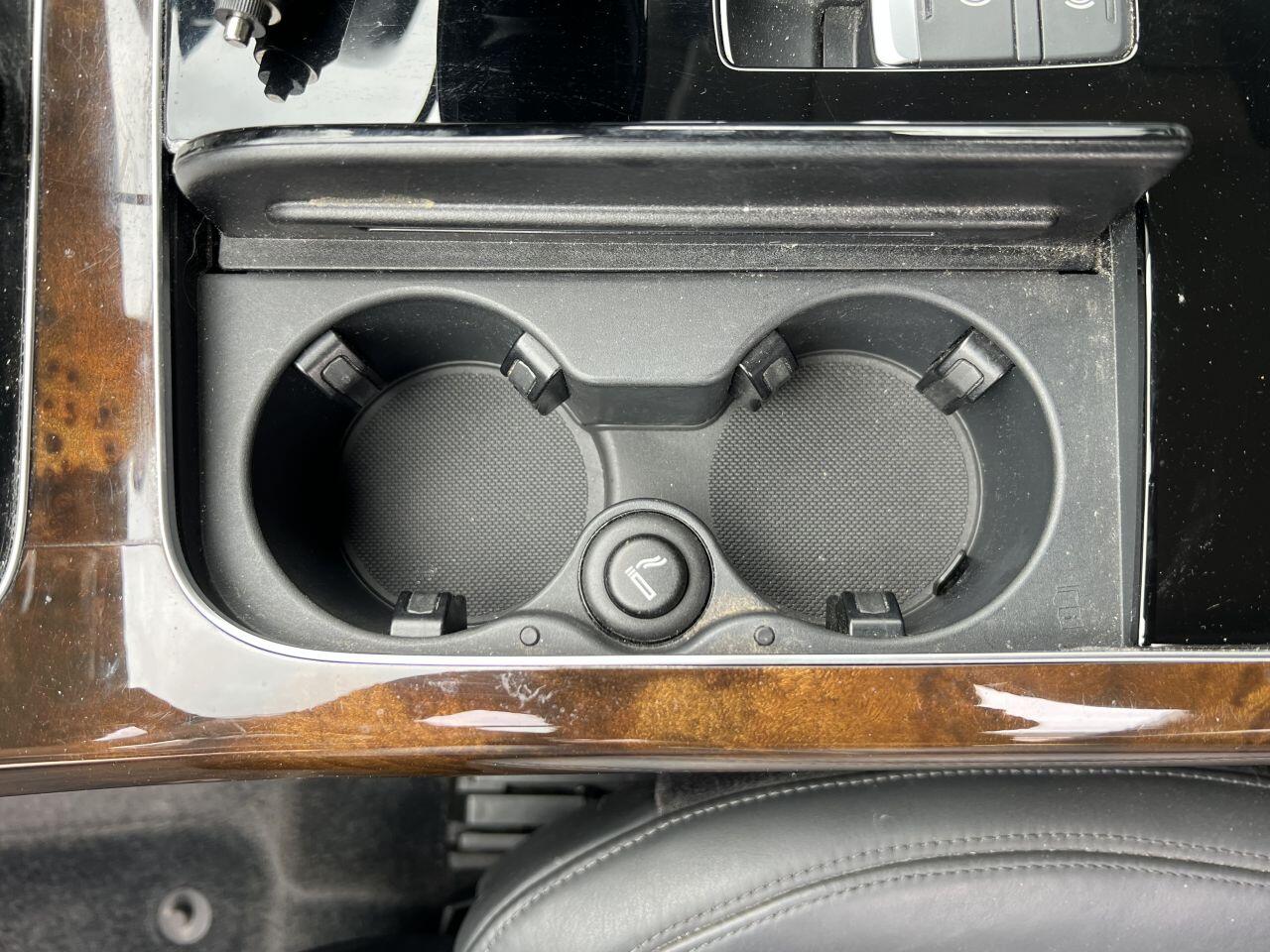 Audi A8 view 38