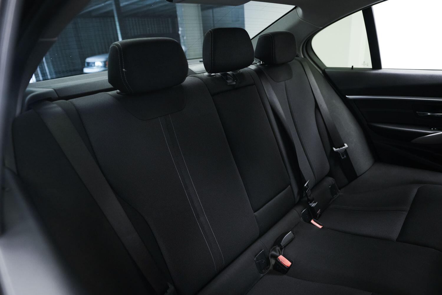 BMW 3 Series view 11