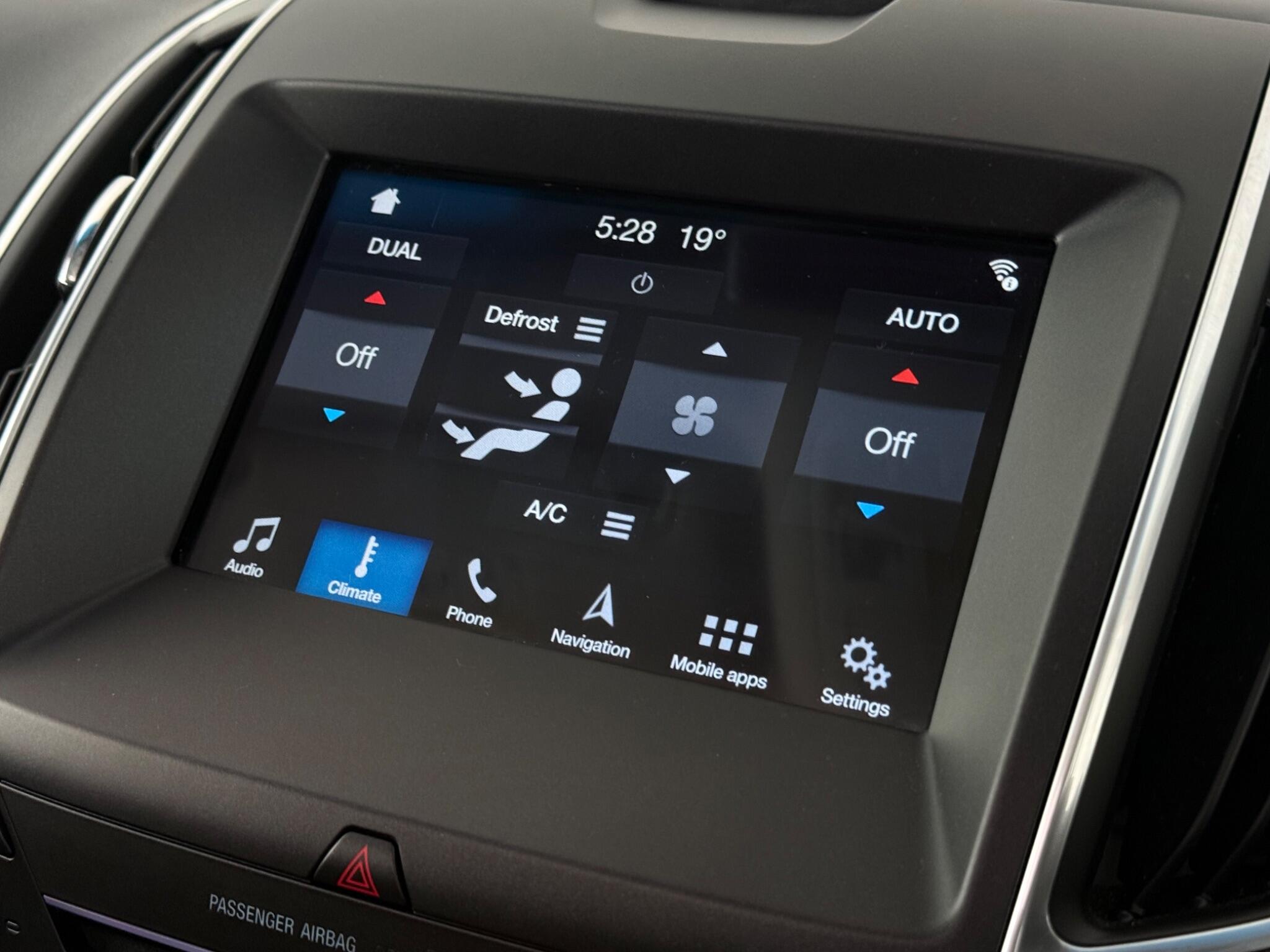 Ford Edge view 25