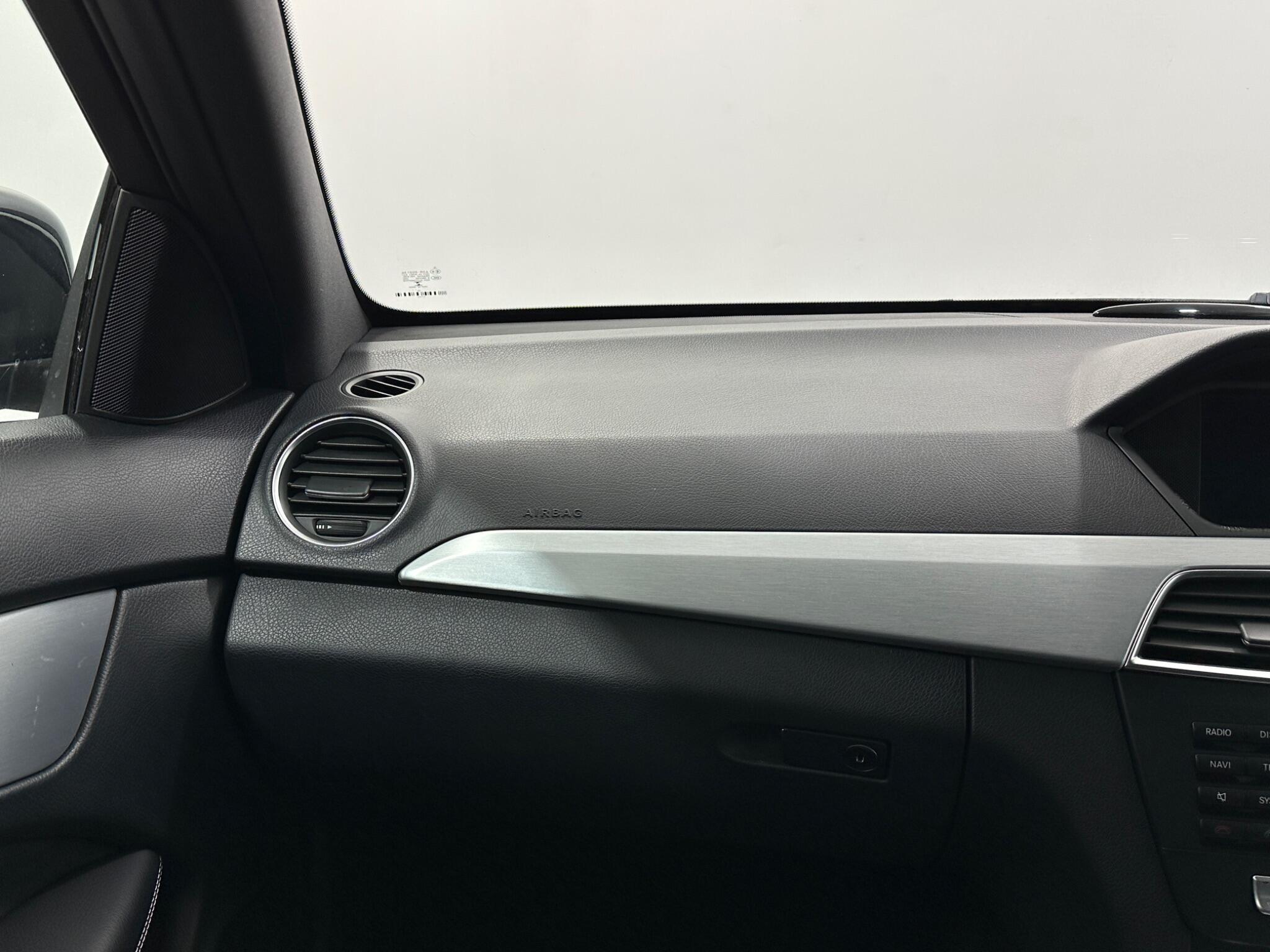 Mercedes-Benz C-Class view 27