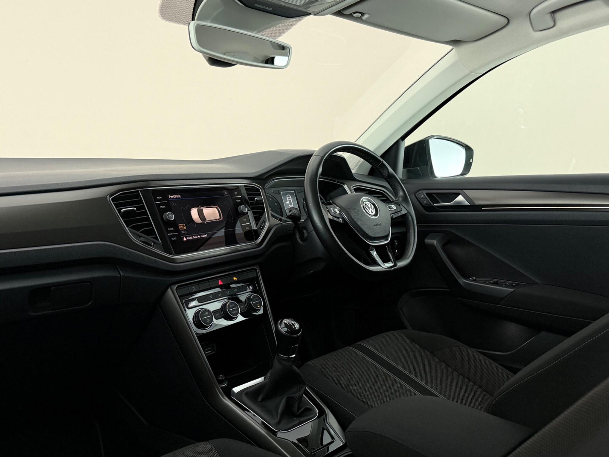 Volkswagen T-Roc view 4