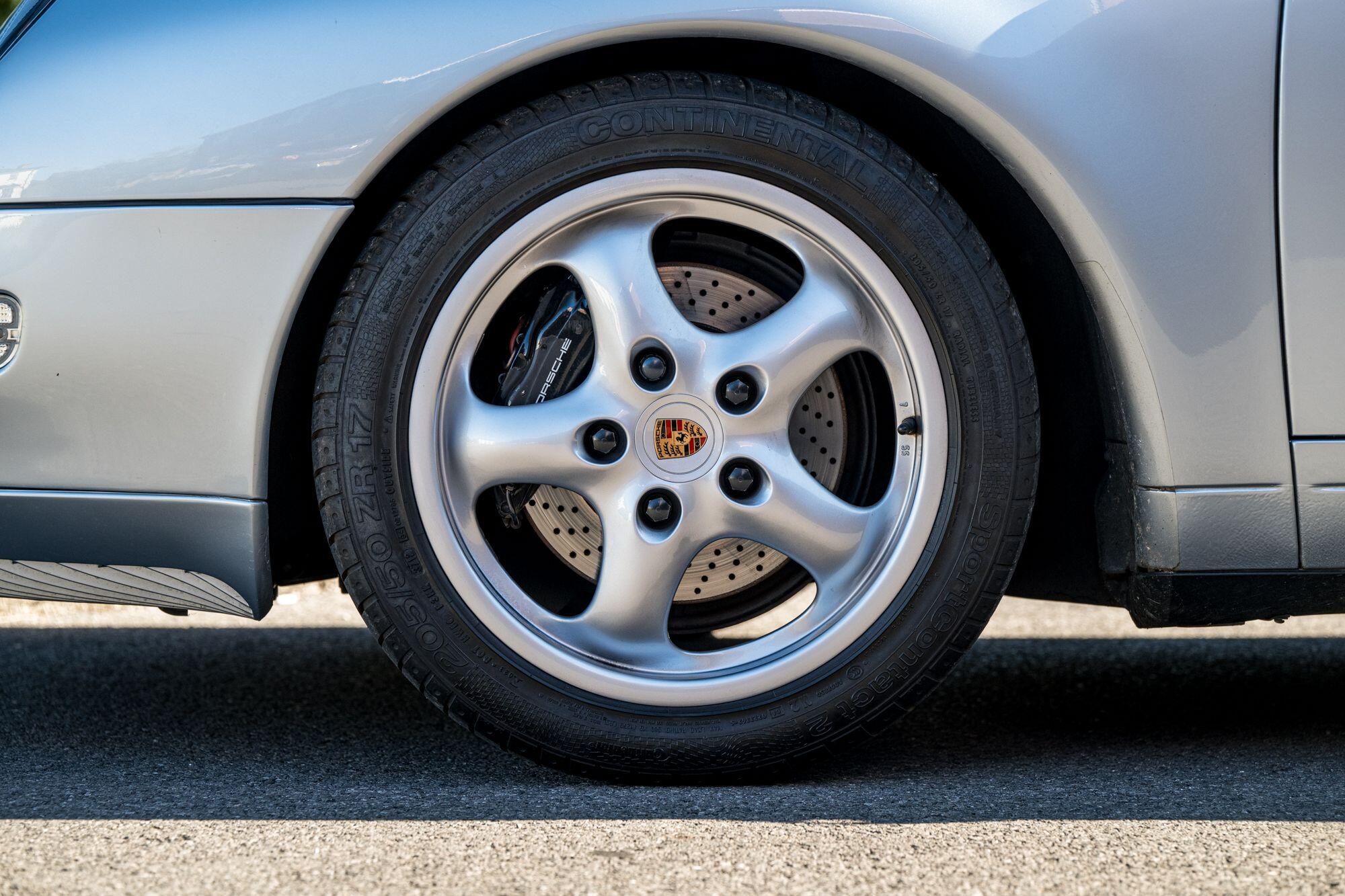 Porsche 911 view 22