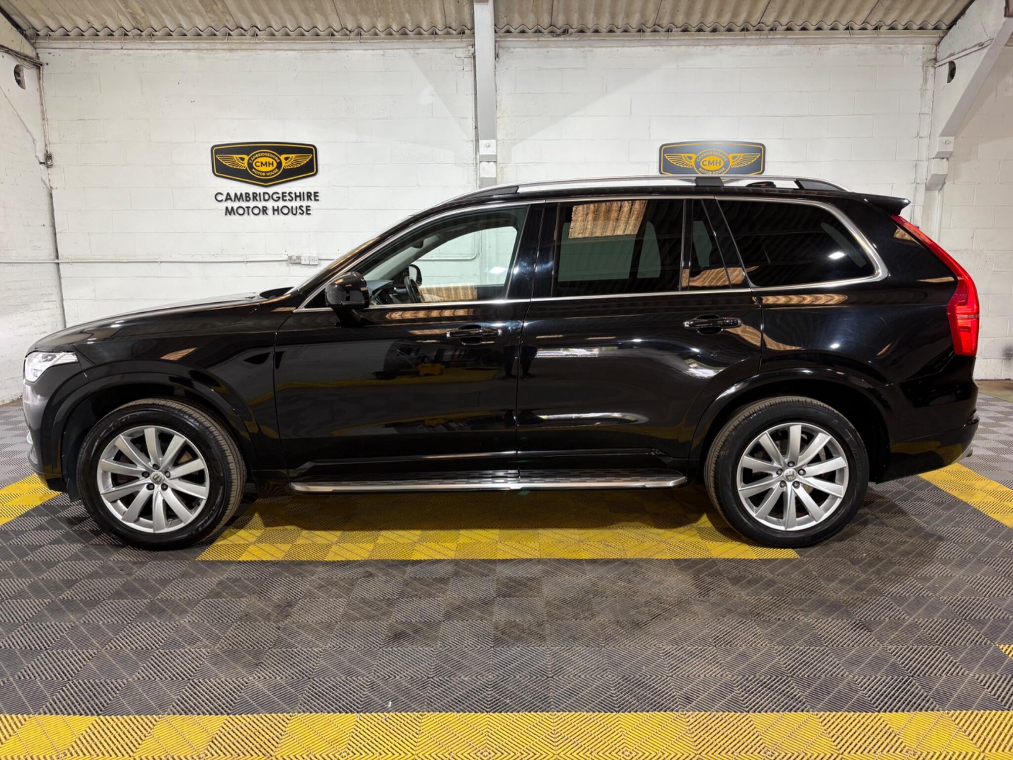 Volvo XC90 view 10