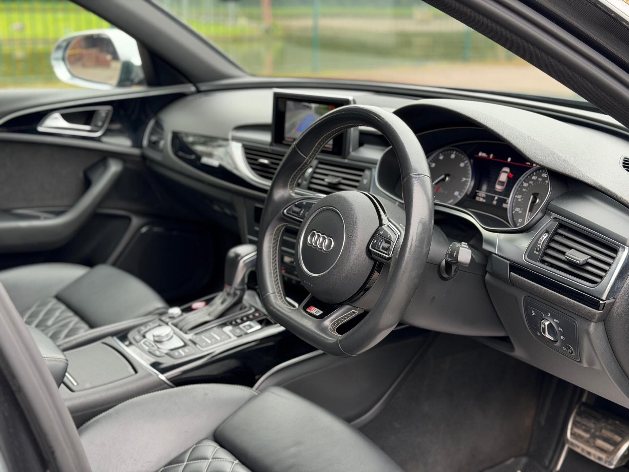 Audi S6 view 10