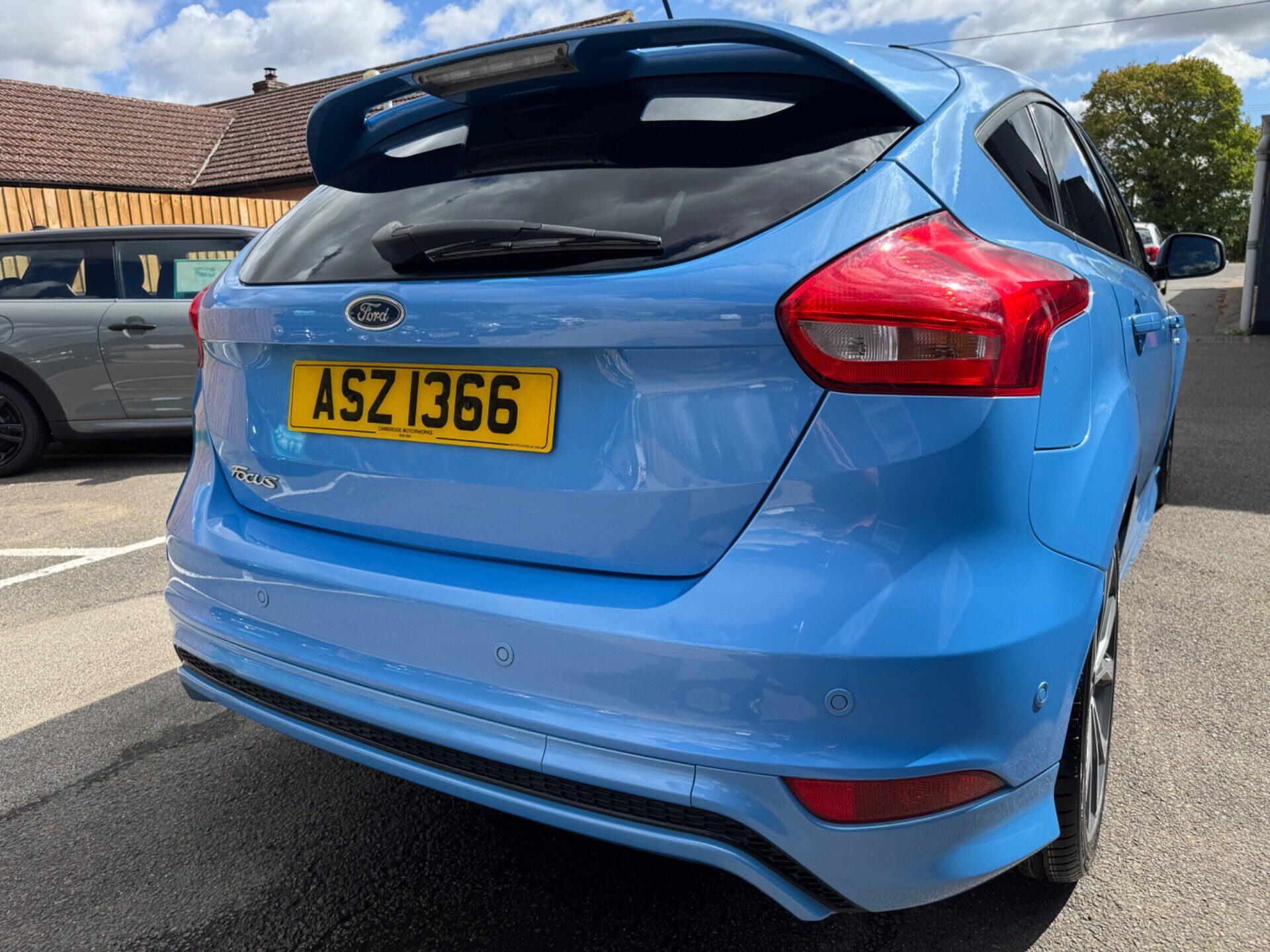 Ford Focus view 16