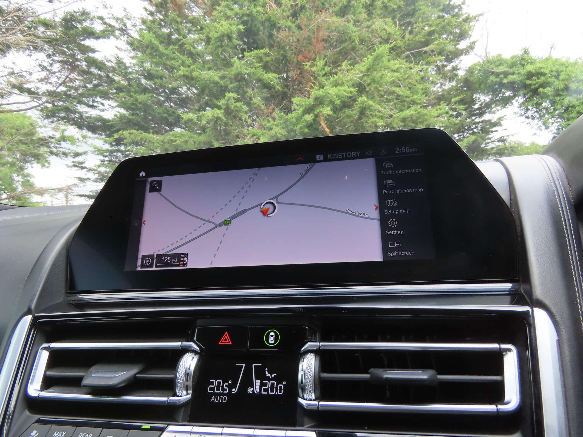 BMW 8 Series view 10