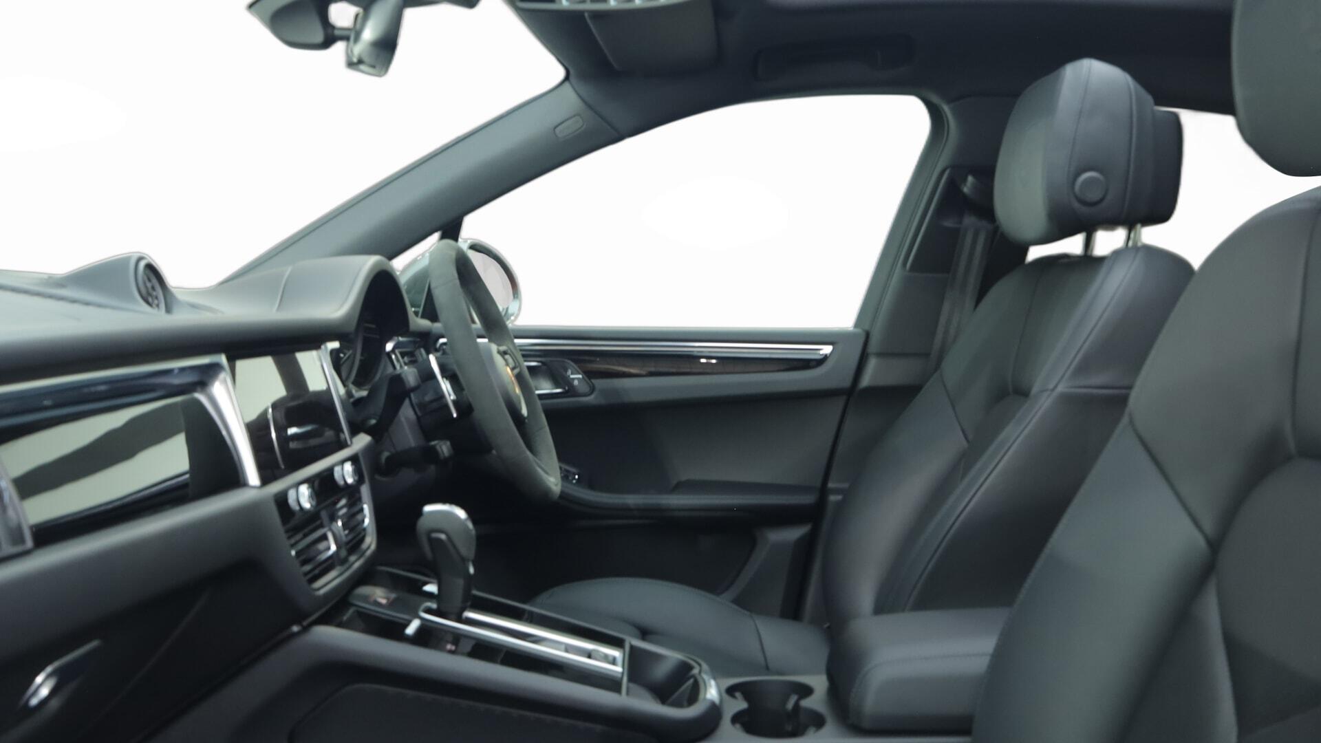 Porsche Macan view 9