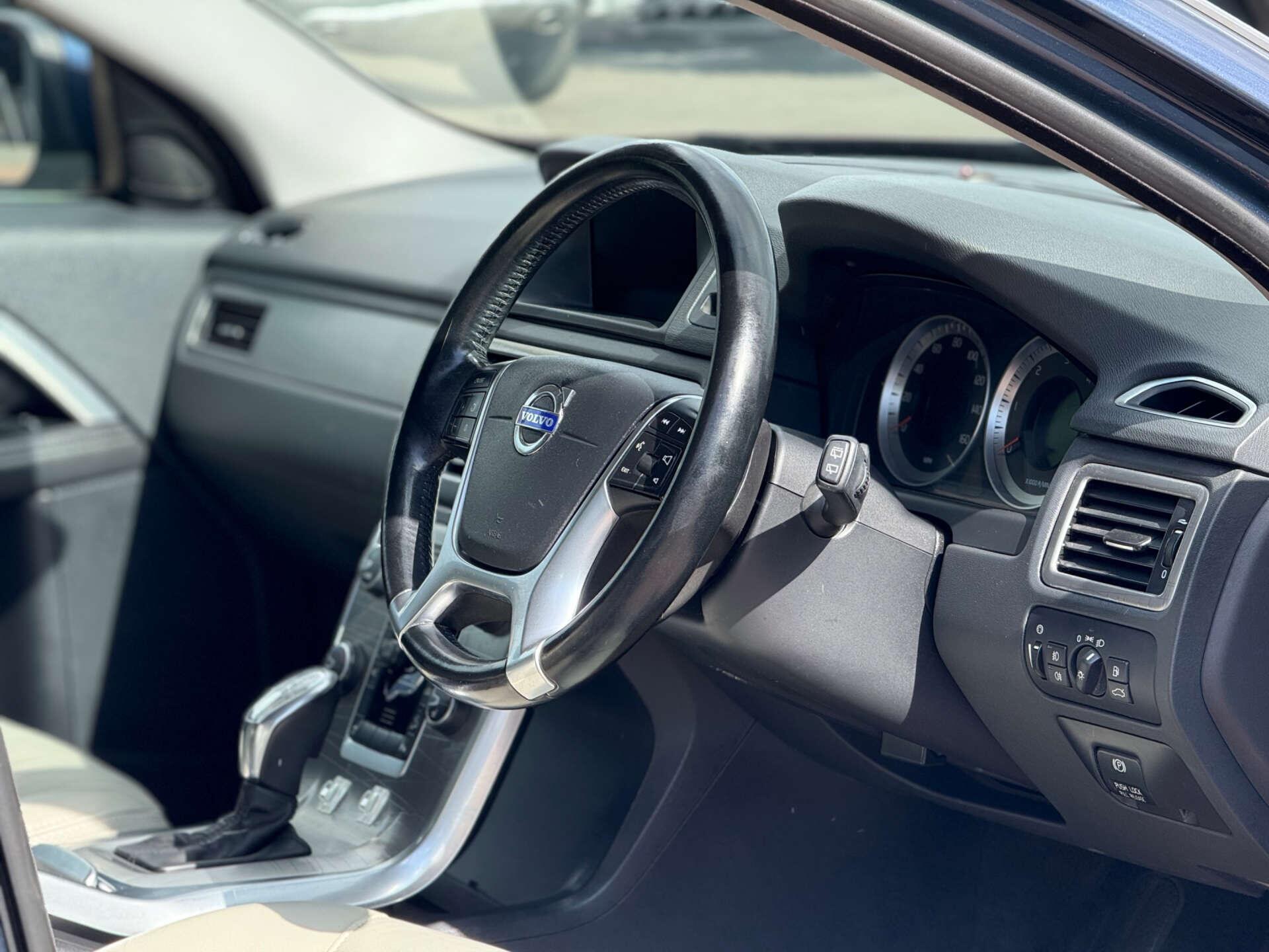 Volvo XC70 view 40