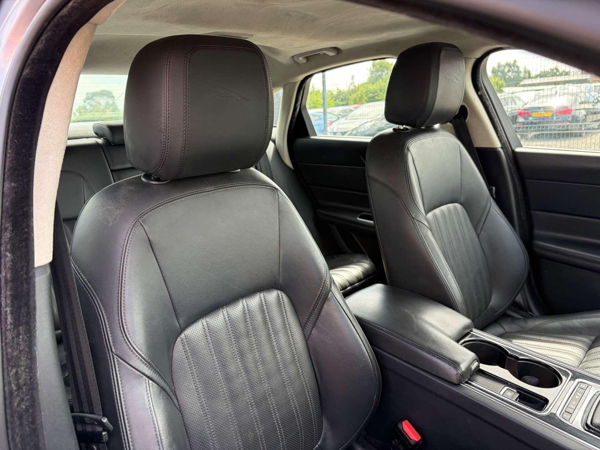Jaguar XF view 36