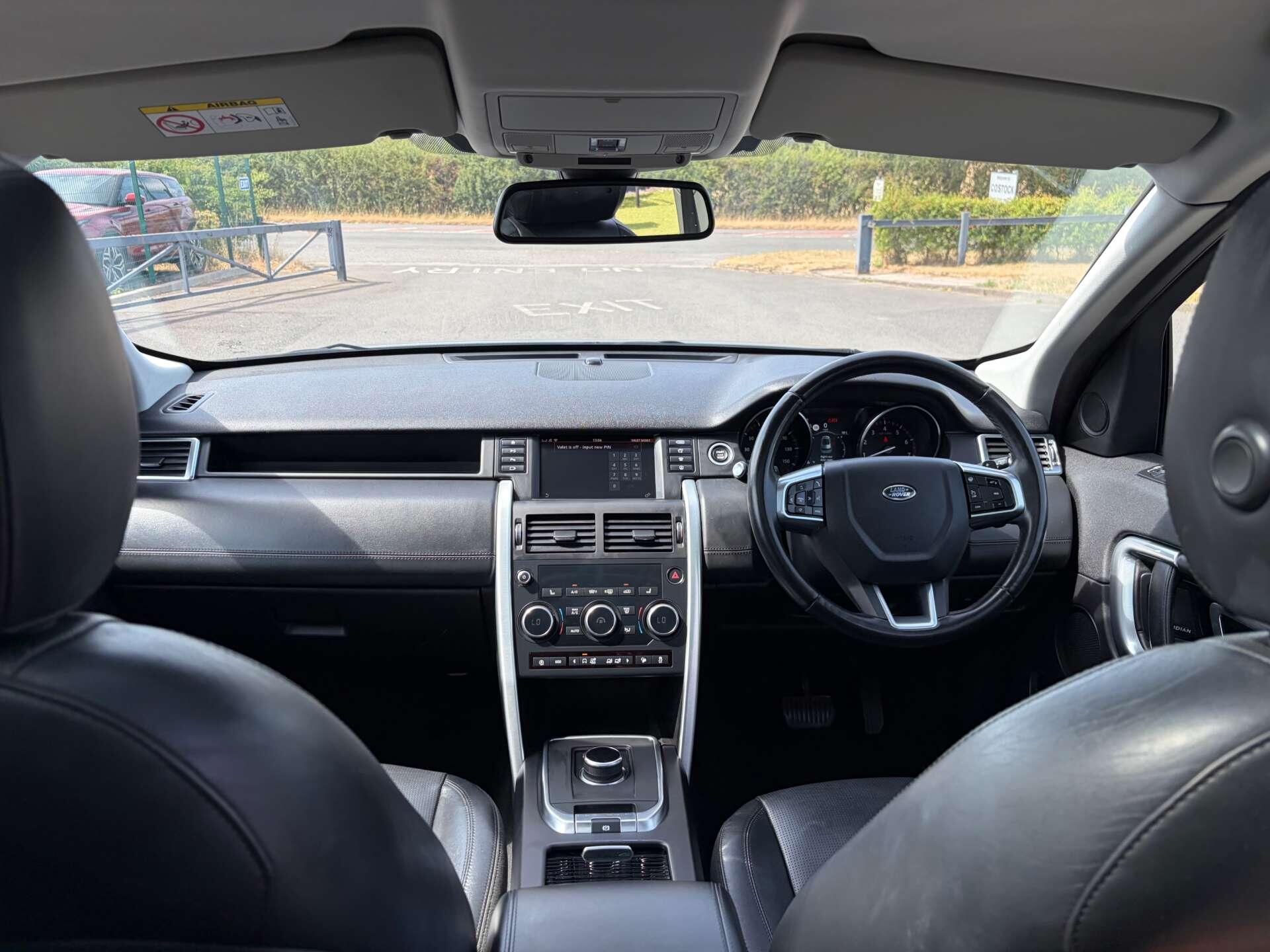 Land Rover Discovery Sport view 35