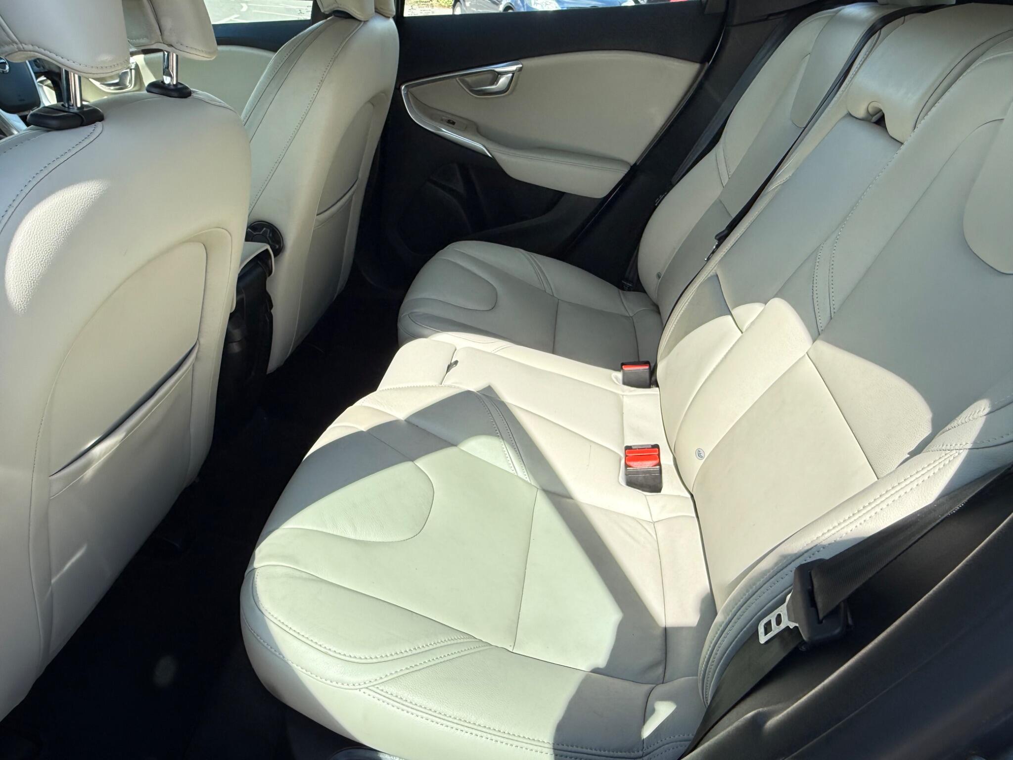 Volvo V40 view 15