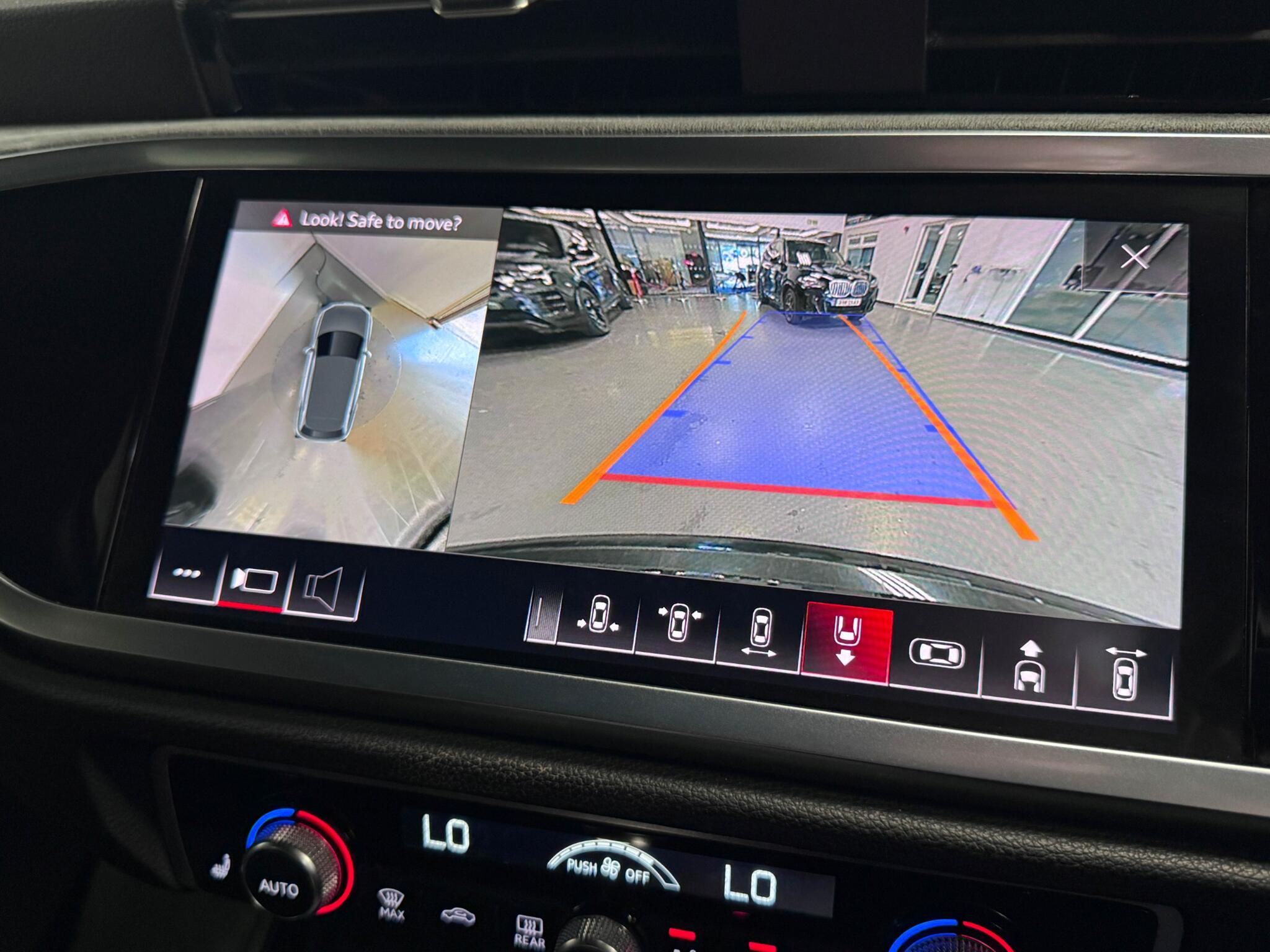 Audi Q3 view 12