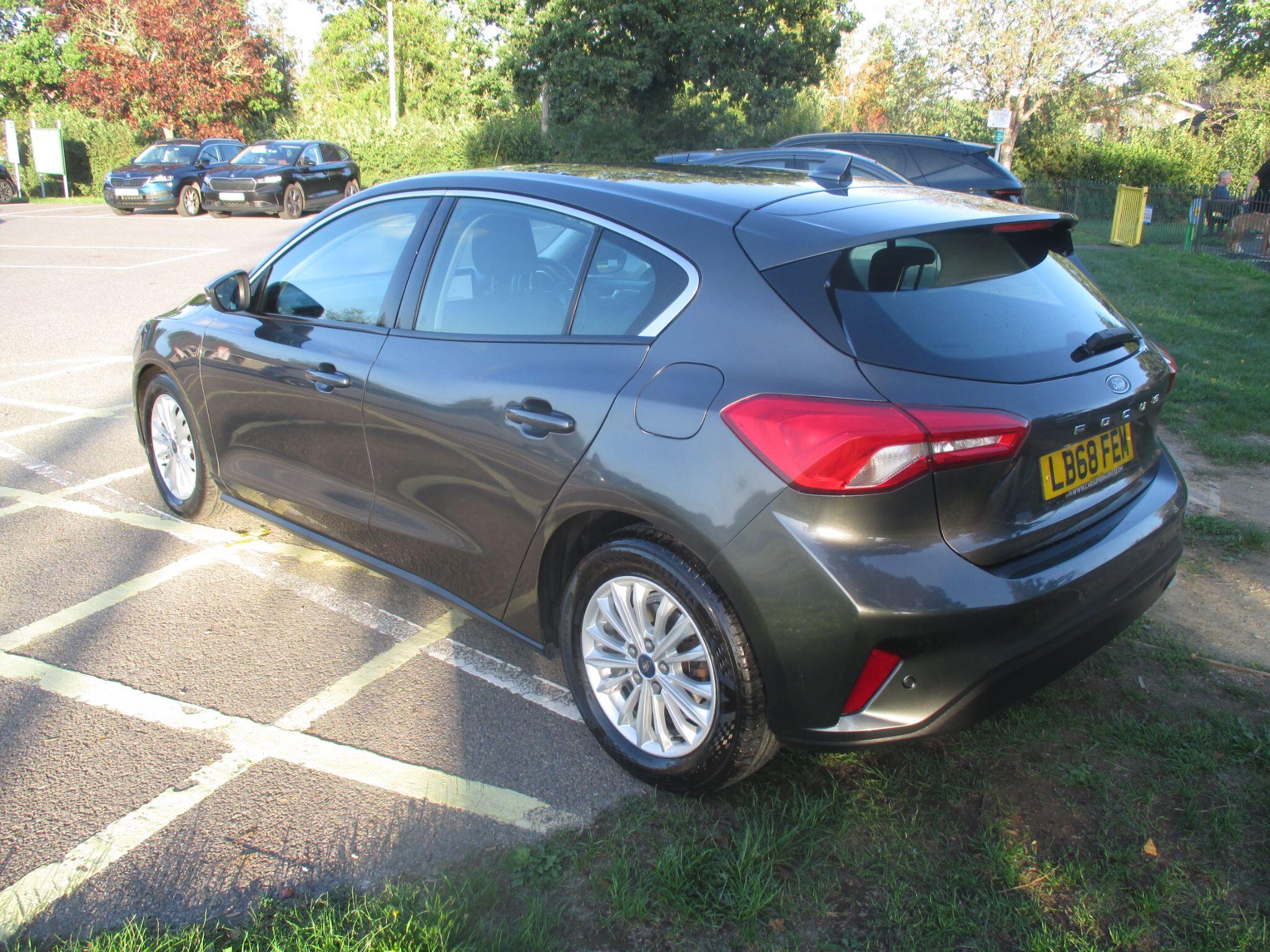 Ford Focus view 18