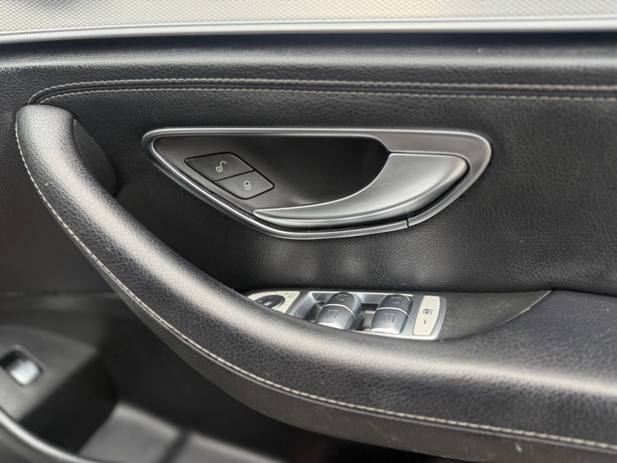 Mercedes-Benz E-Class view 29
