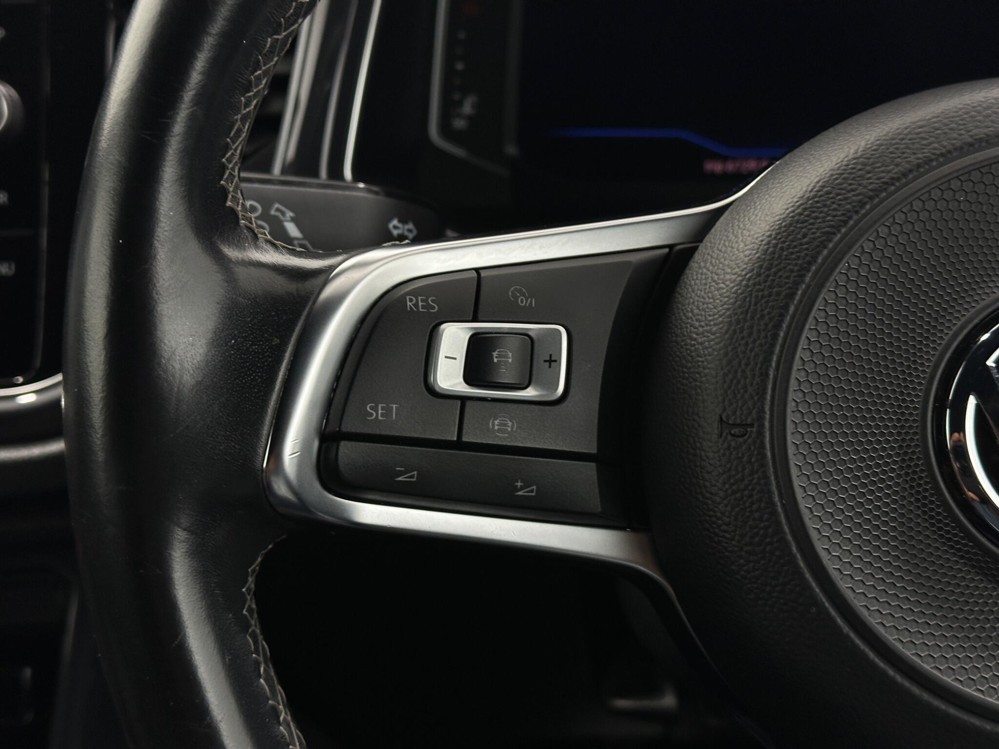 Volkswagen T-Roc view 15