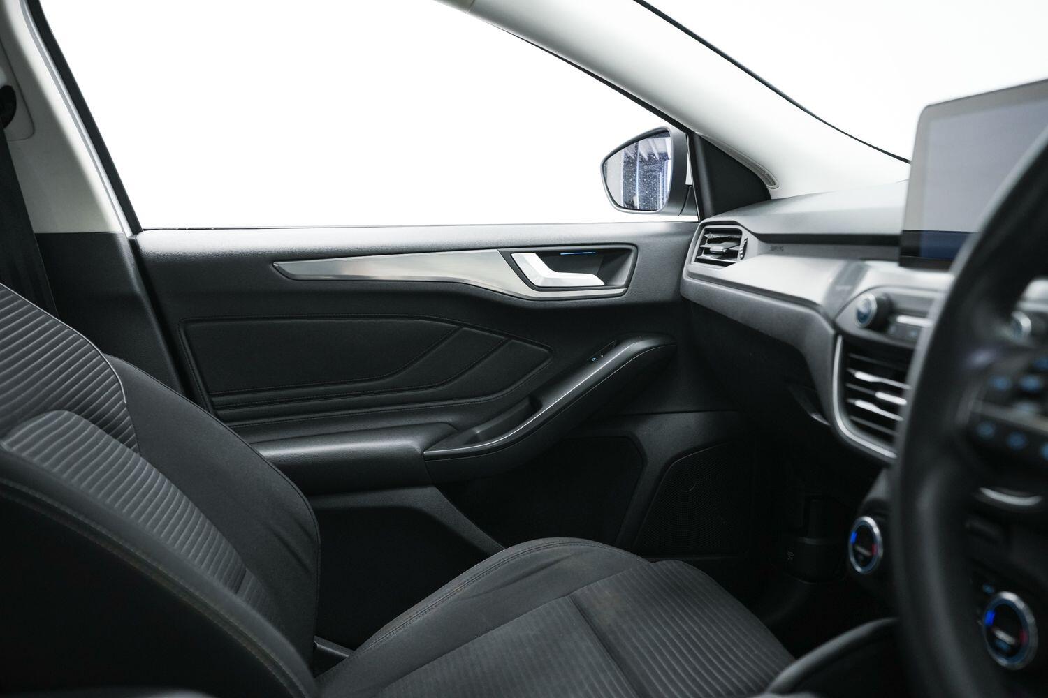 Ford Focus view 21