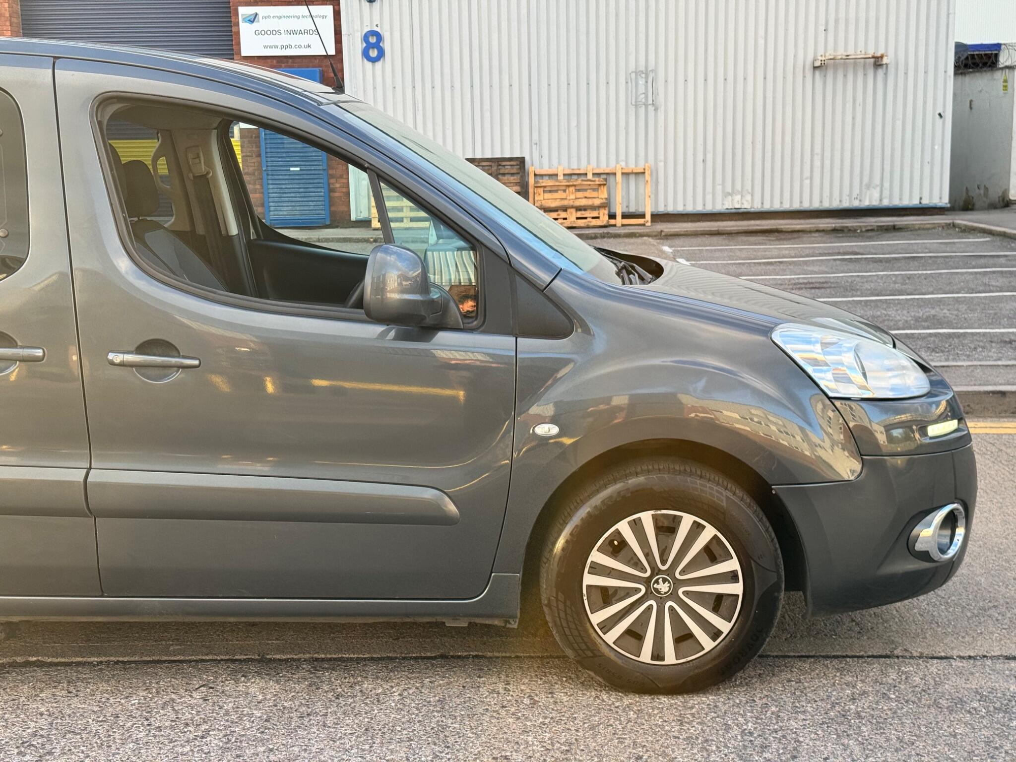Peugeot Partner Tepee view 16