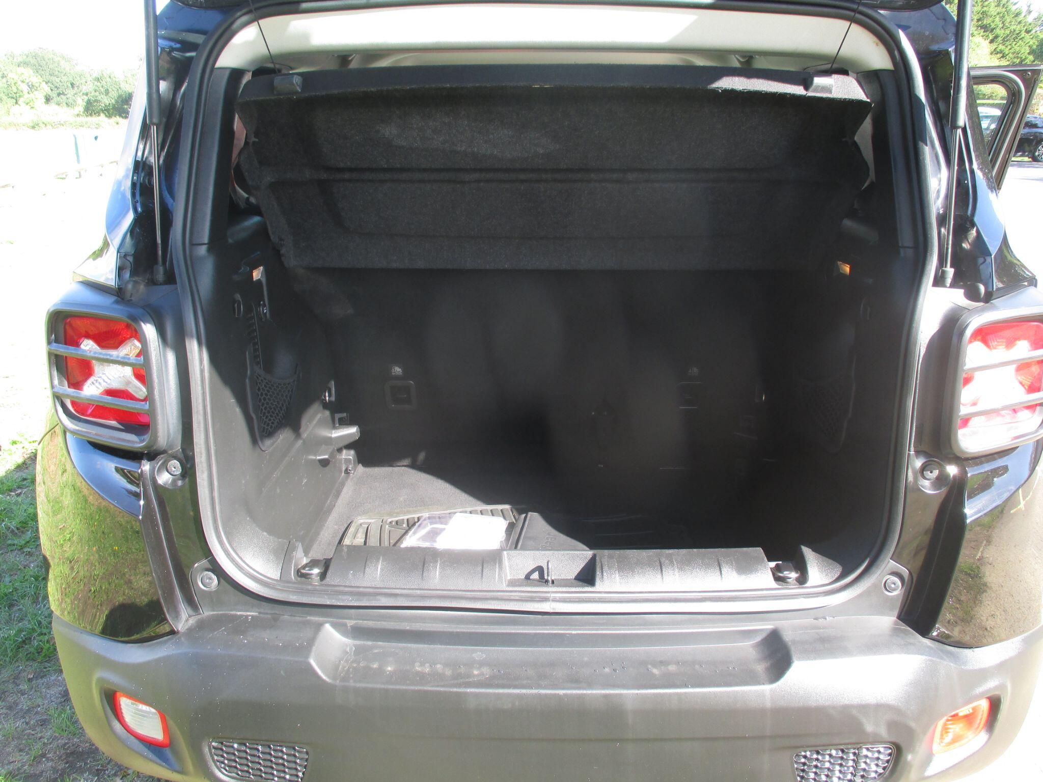 Jeep Renegade view 28
