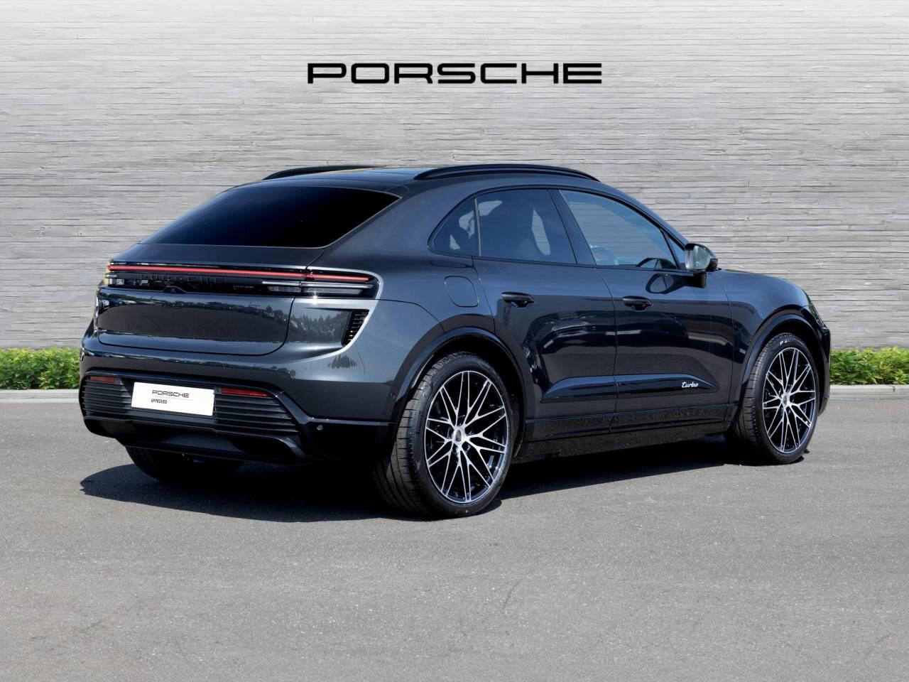Porsche Macan view 3