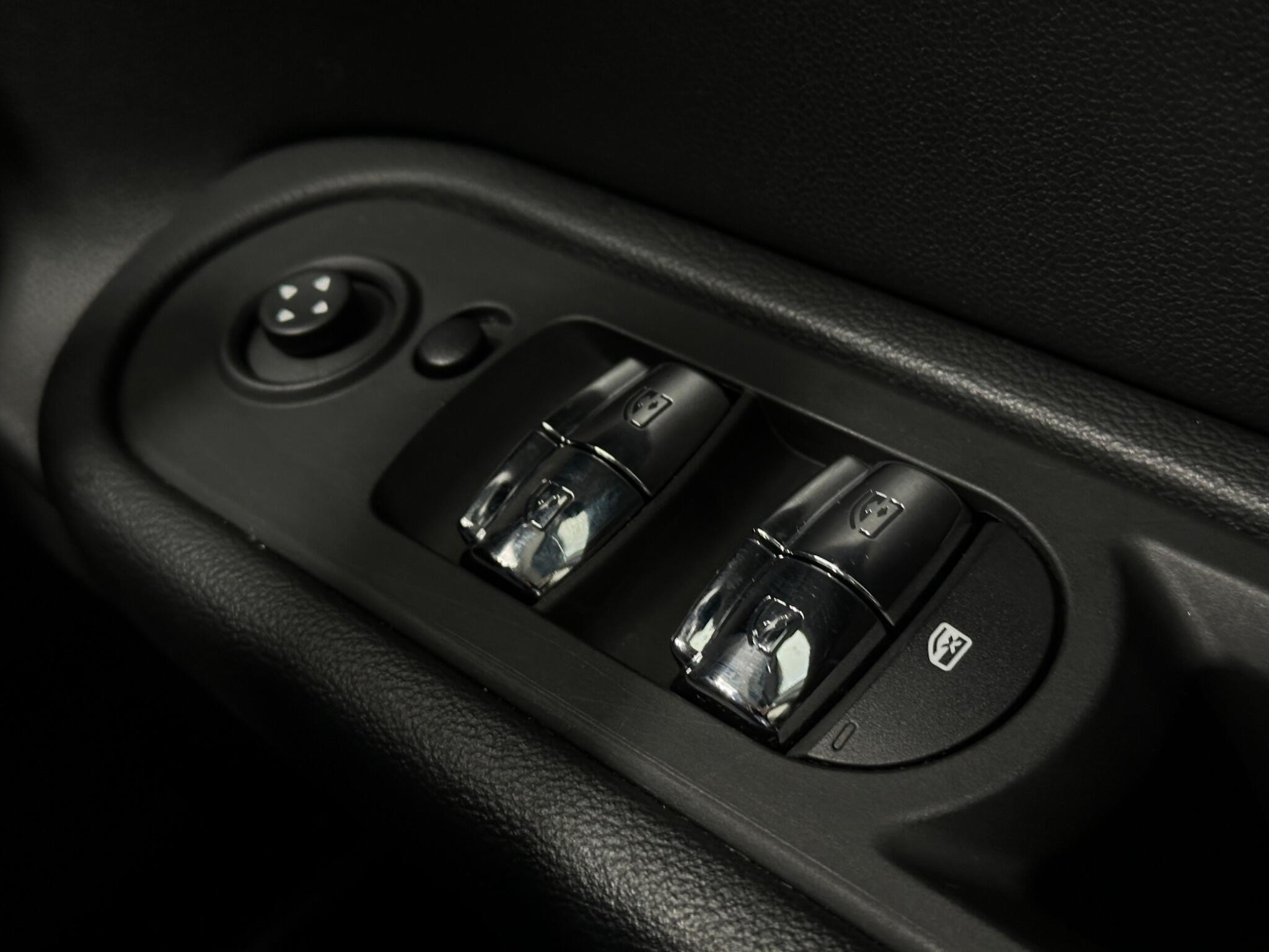 Mini Countryman view 19