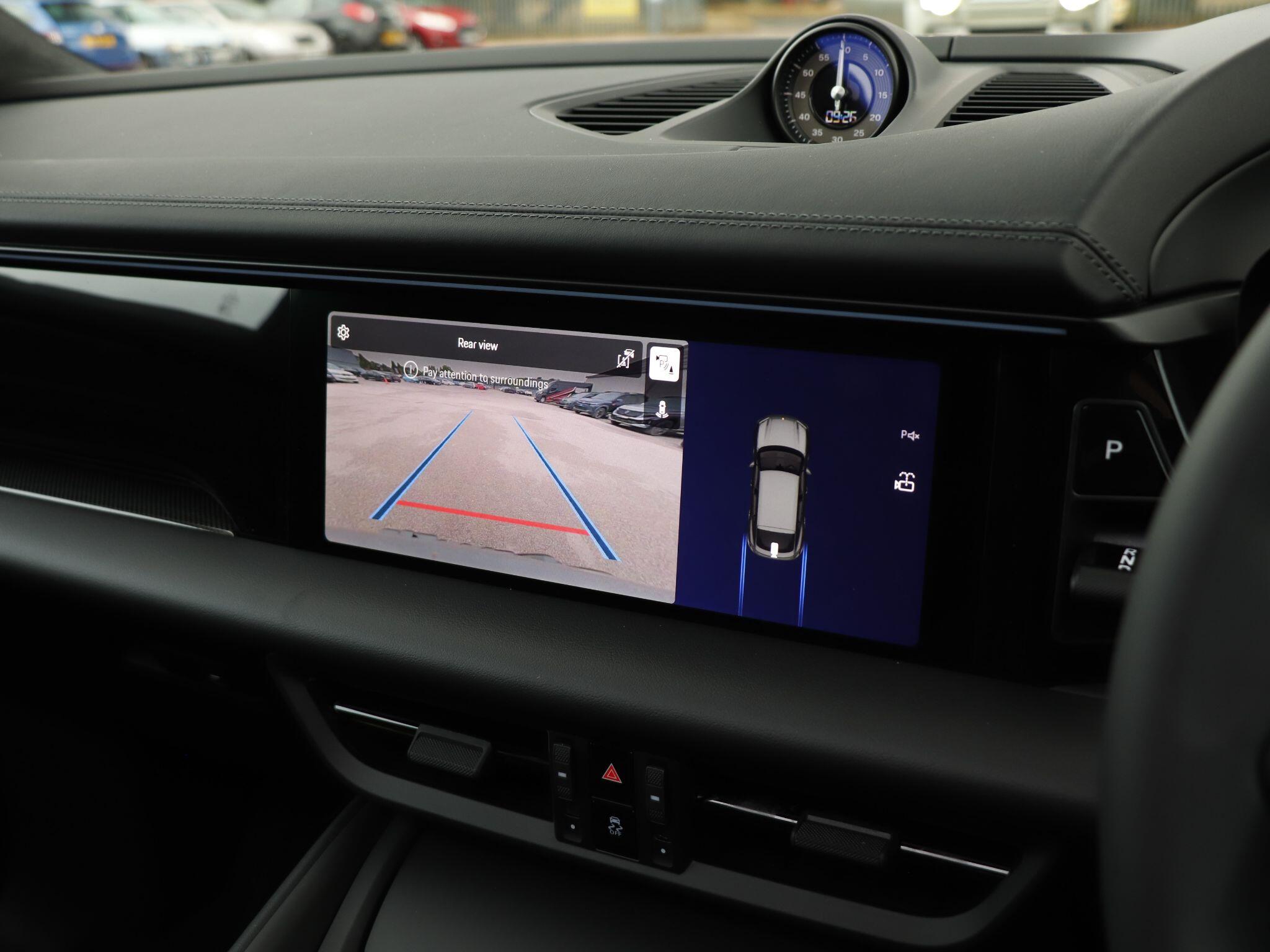 Porsche Macan view 16