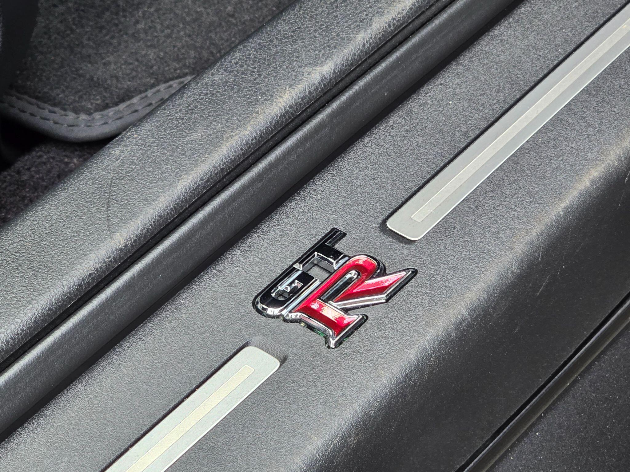 Nissan GT-R view 40