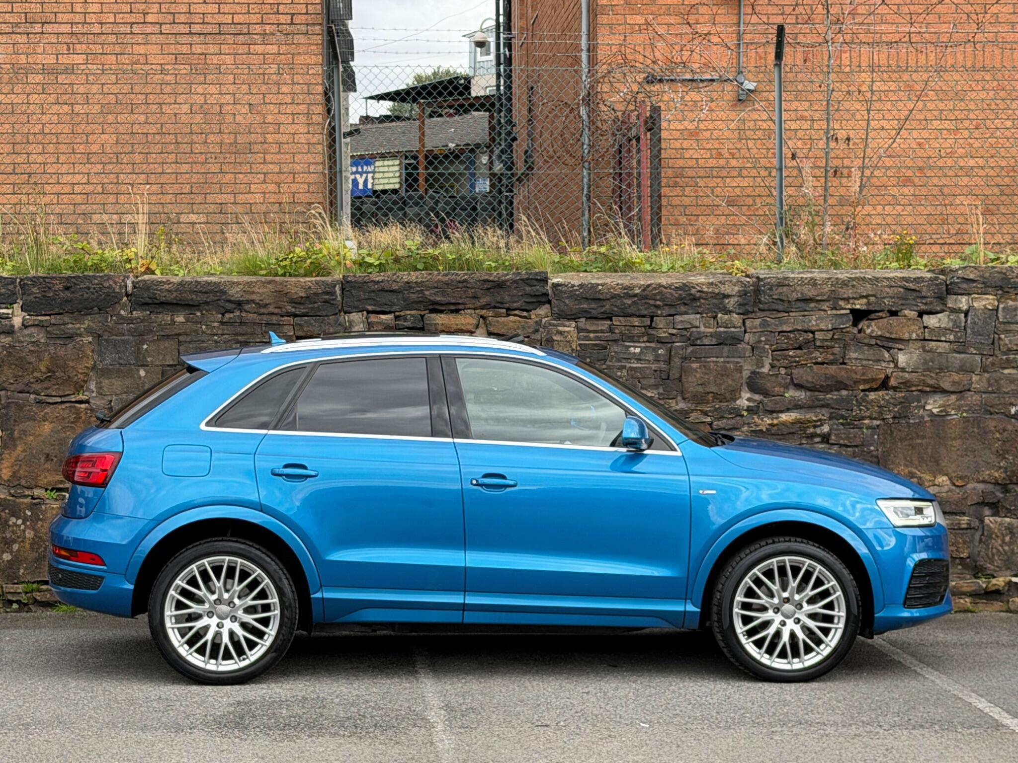 Audi Q3 view 8