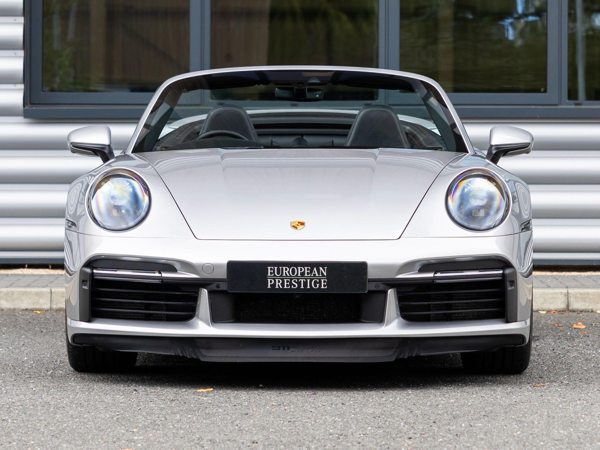Porsche 911 view 8