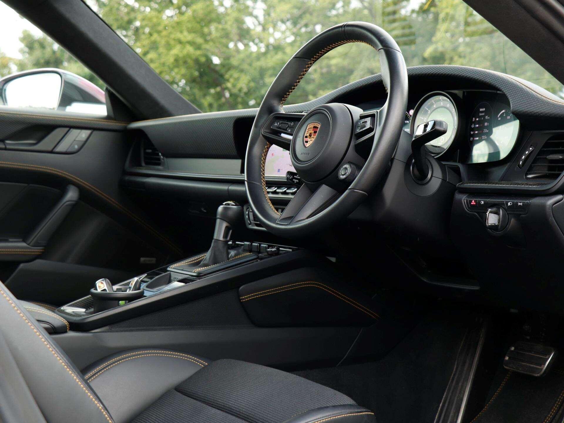 Porsche 911 view 11