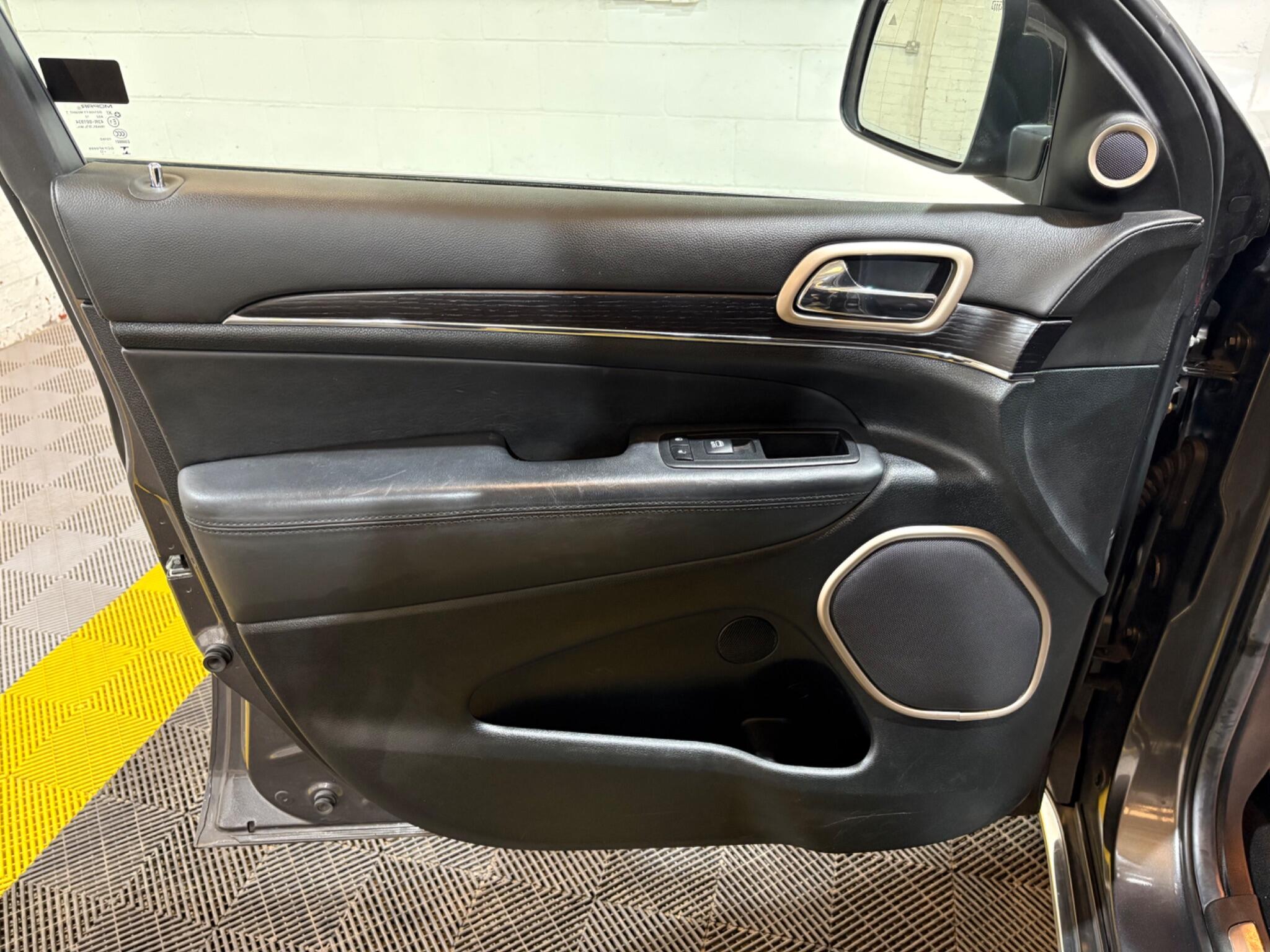 Jeep Grand Cherokee view 70