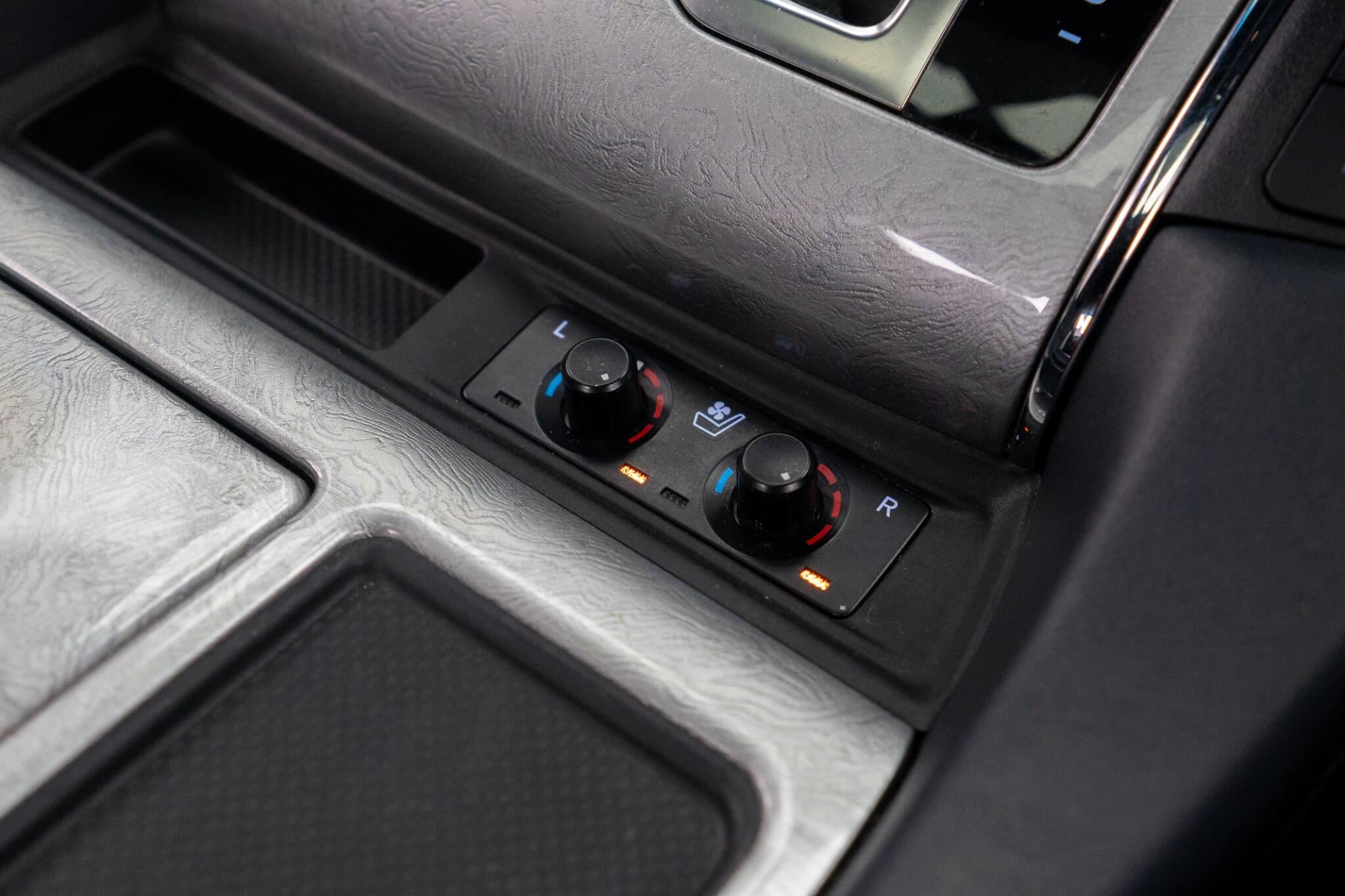 Toyota Alphard view 21