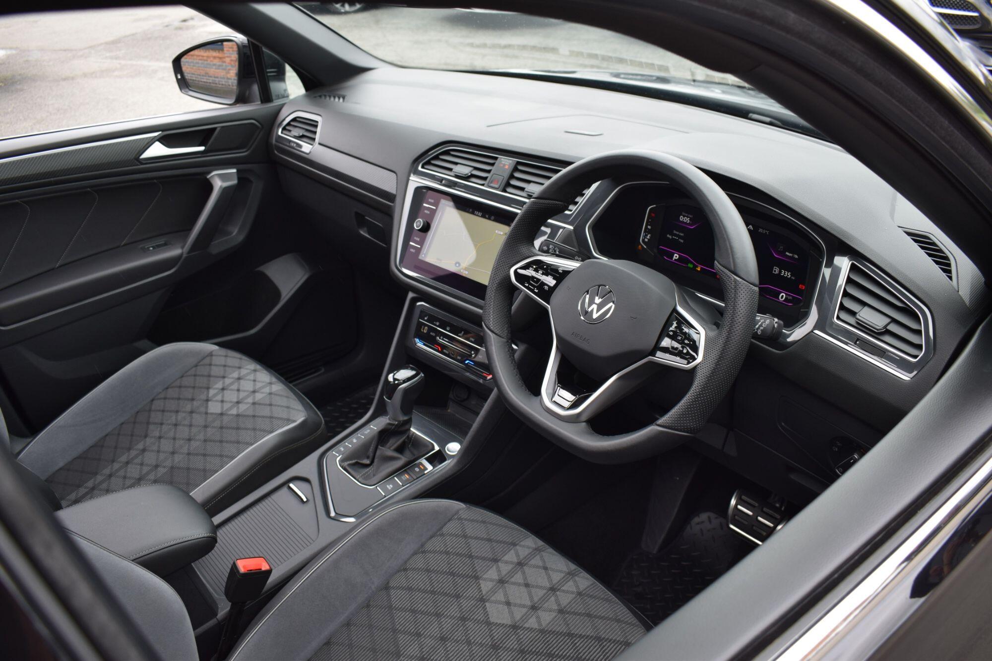 Volkswagen Tiguan Allspace view 3