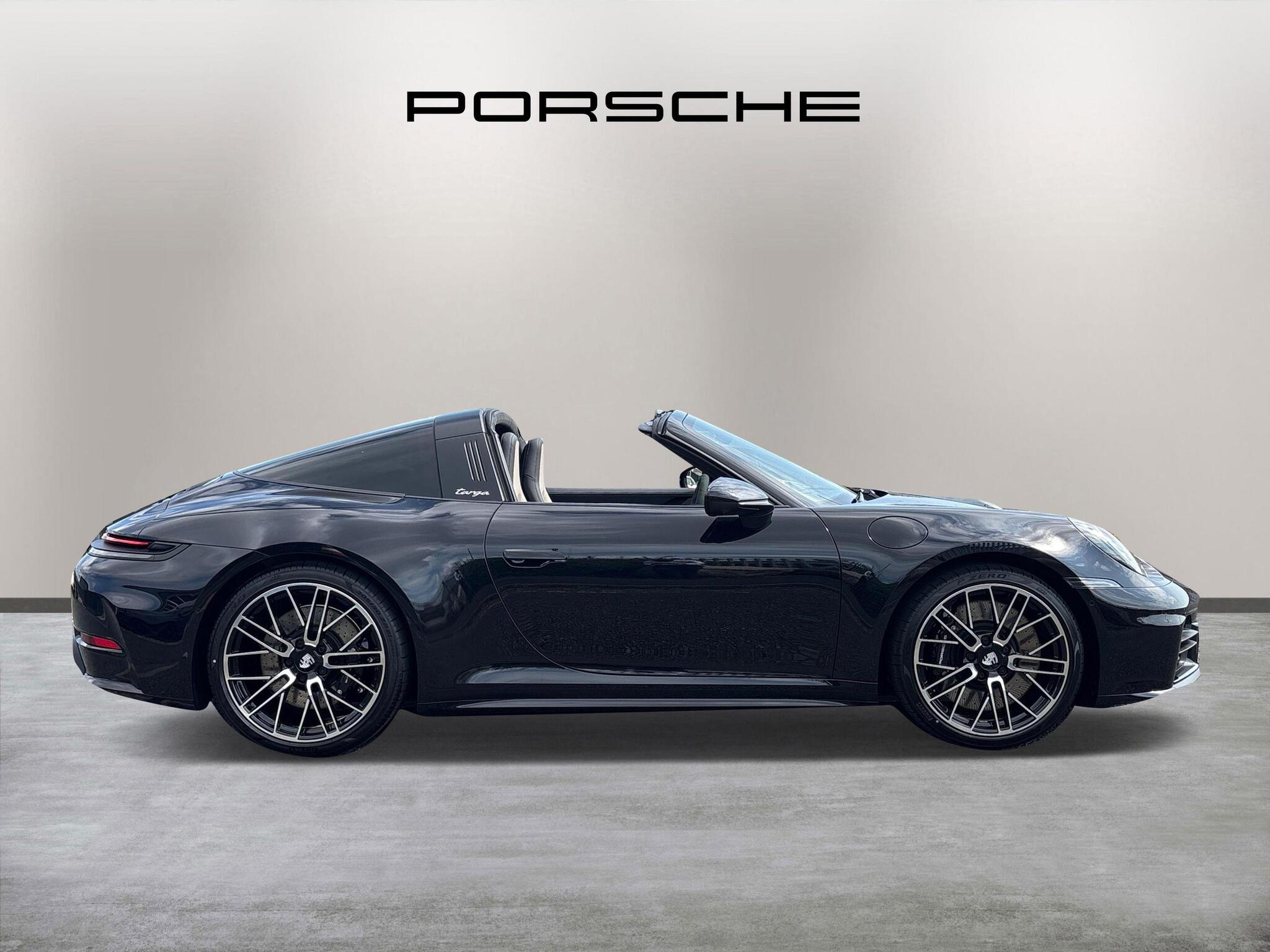 Porsche 911 view 16