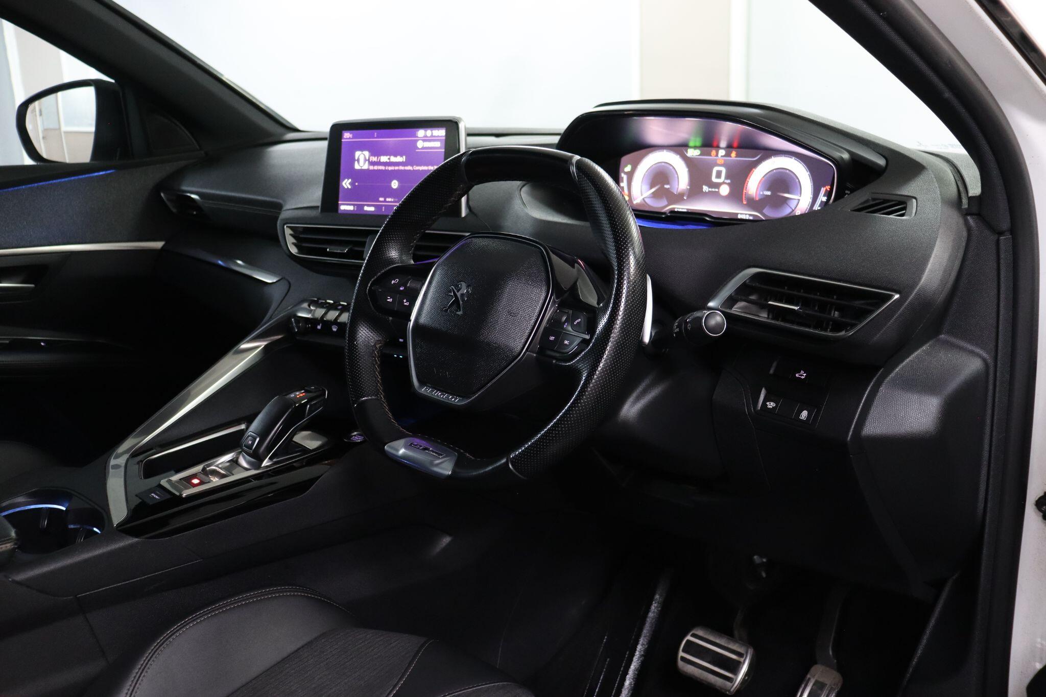 Peugeot 3008 view 5