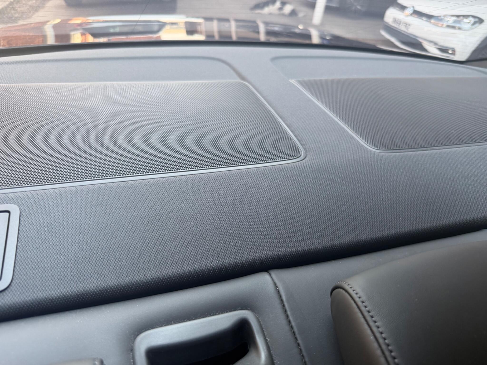 Audi A6 view 12
