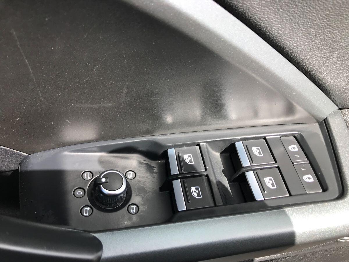 Audi Q3 view 23