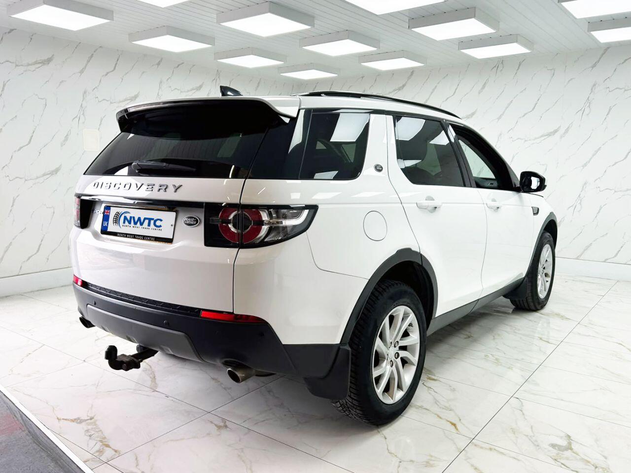Land Rover Discovery Sport view 11