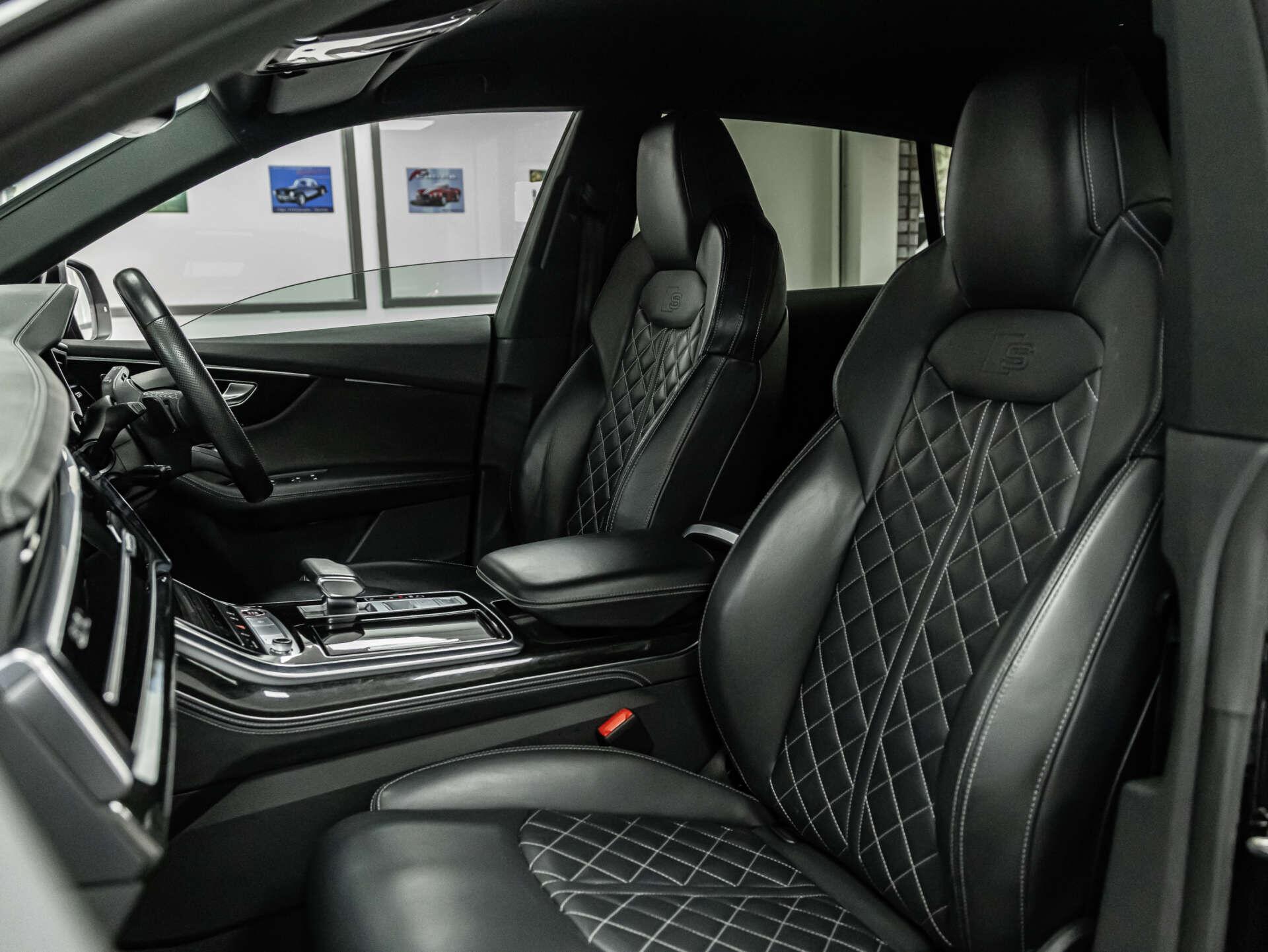 Audi SQ8 view 100