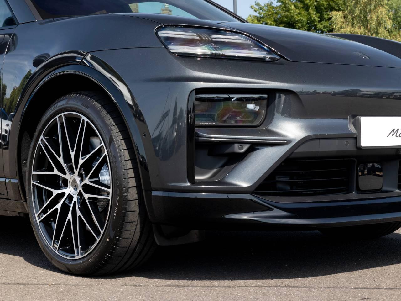 Porsche Macan view 29
