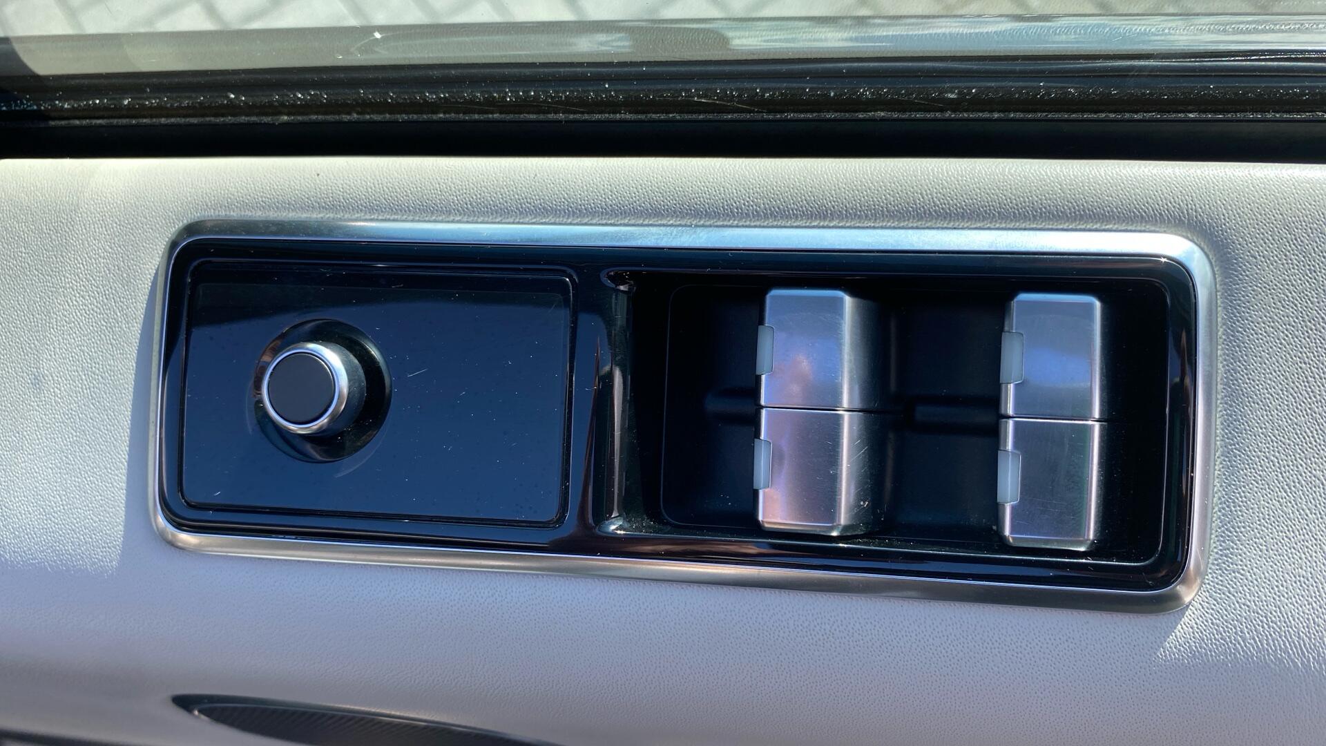 Land Rover Range Rover Sport view 28