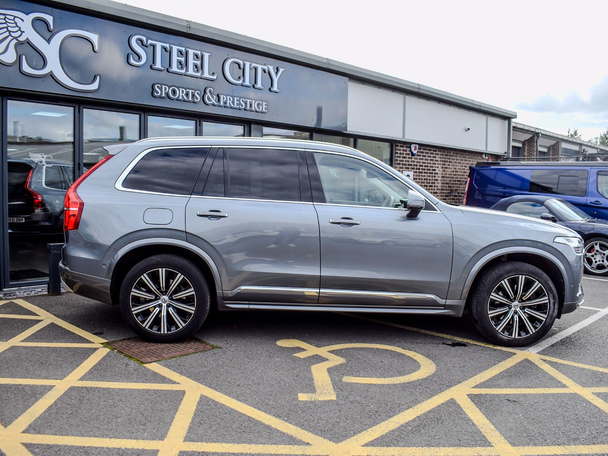 Volvo XC90 view 3